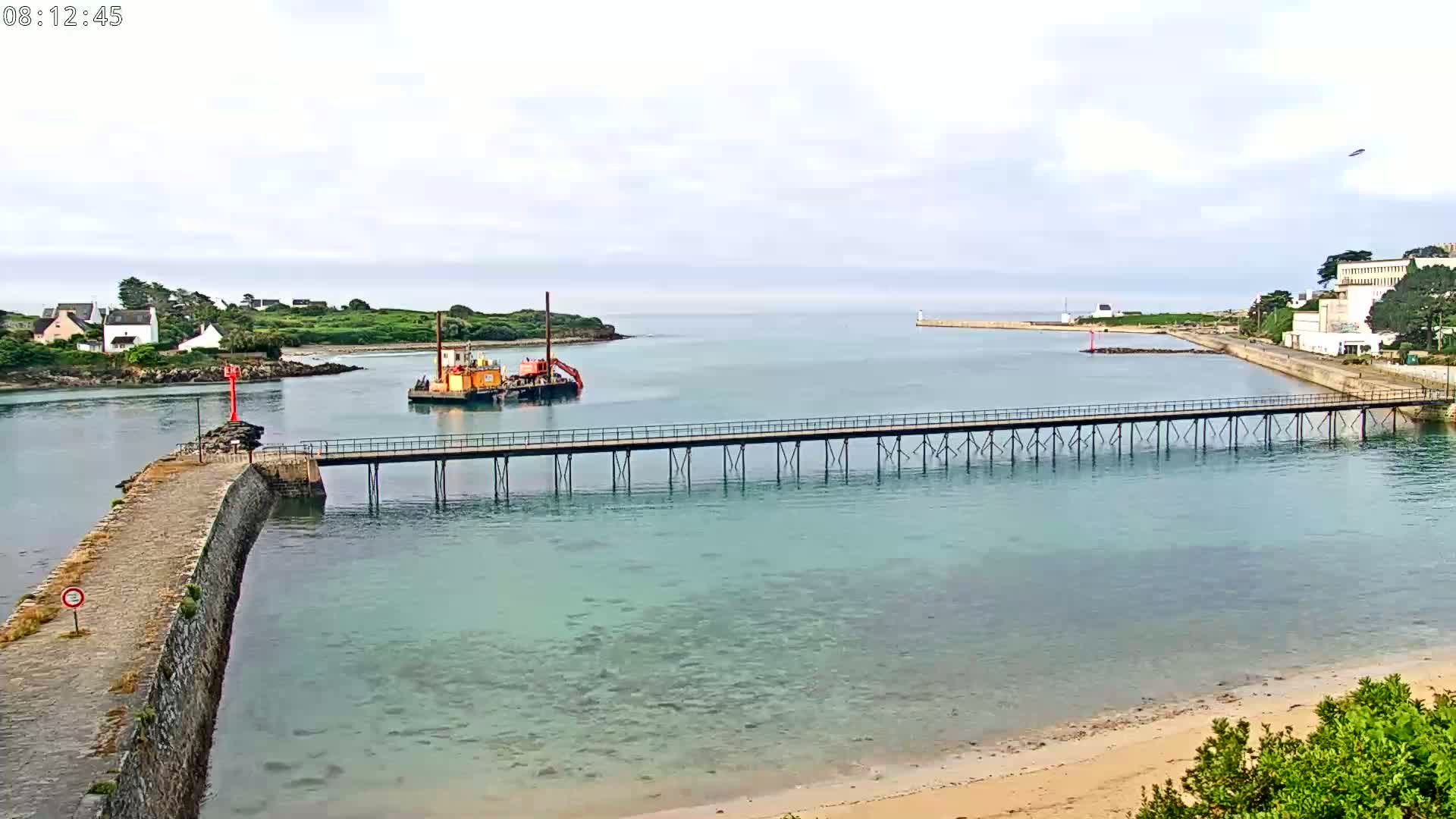 Audierne,  Passerelle des Capucins & Plage des Capucins Beach Live Cam - Quimper, Finistere, Bretagne, France
