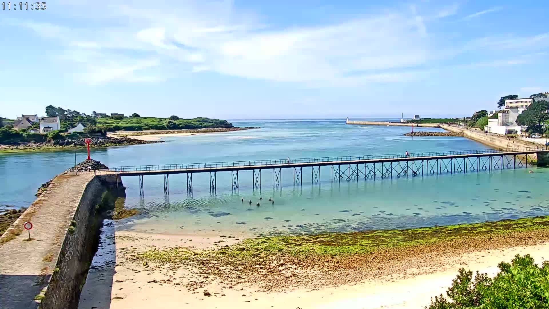 Audierne,  Passerelle des Capucins & Plage des Capucins Beach Live Cam - Quimper, Finistere, Bretagne, France