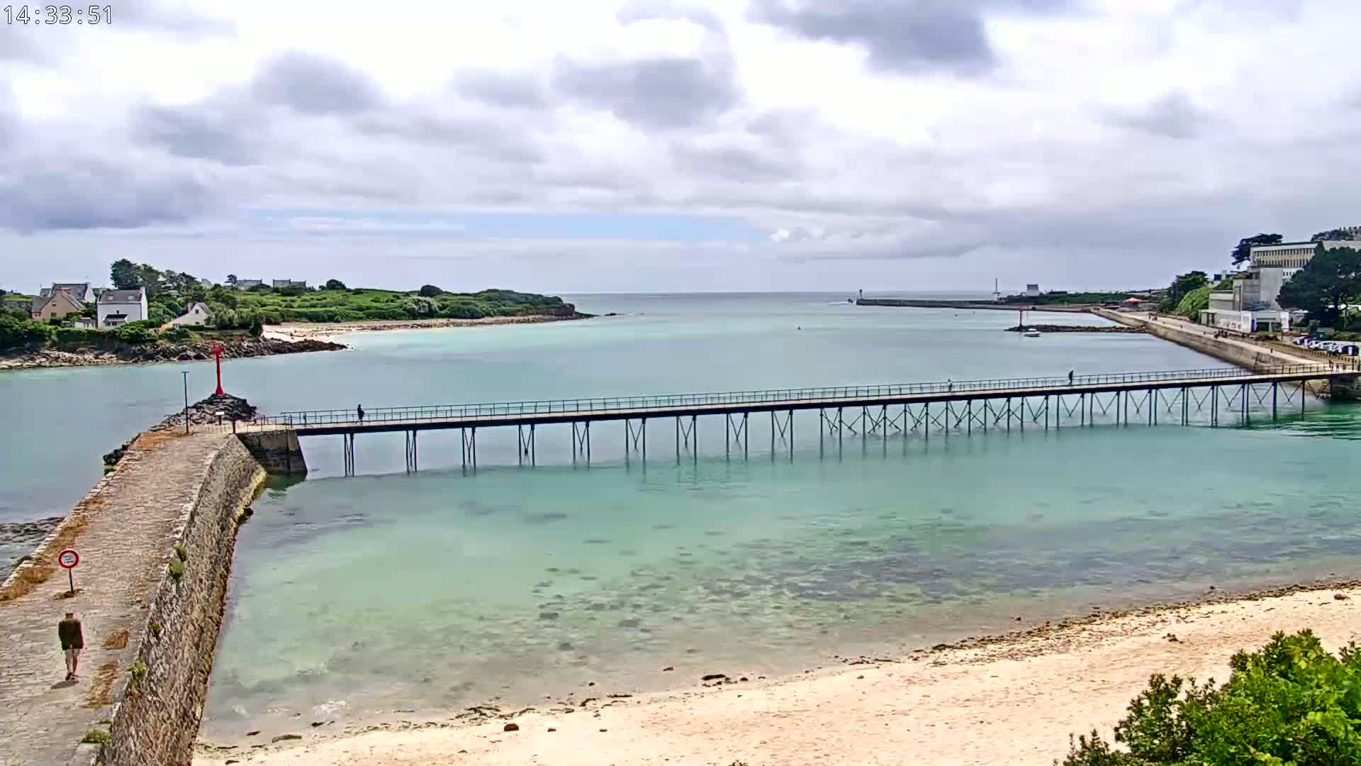Audierne,  Passerelle des Capucins & Plage des Capucins Beach Live Cam - Quimper, Finistere, Bretagne, France