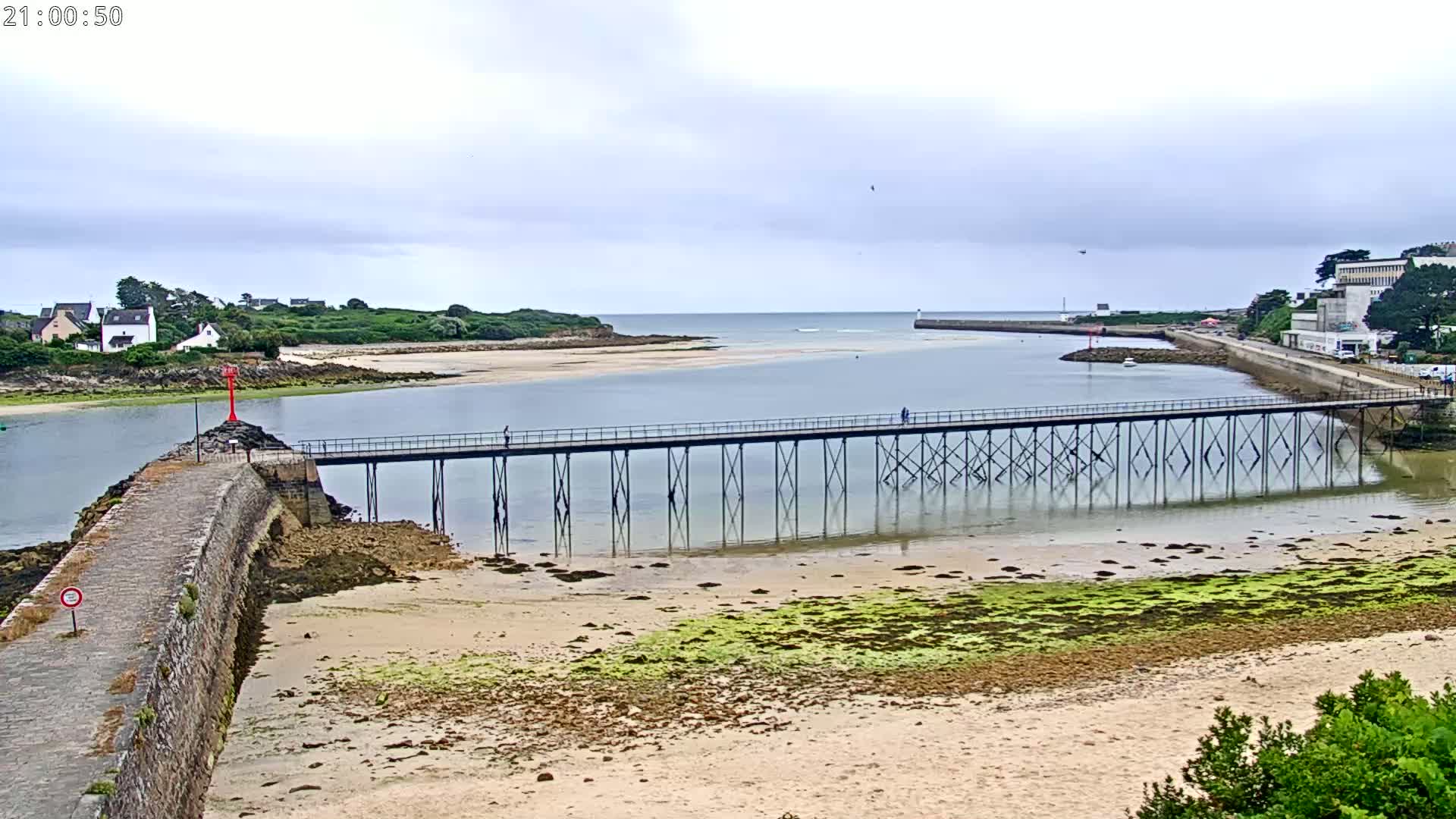 Audierne,  Passerelle des Capucins & Plage des Capucins Beach Live Cam - Quimper, Finistere, Bretagne, France
