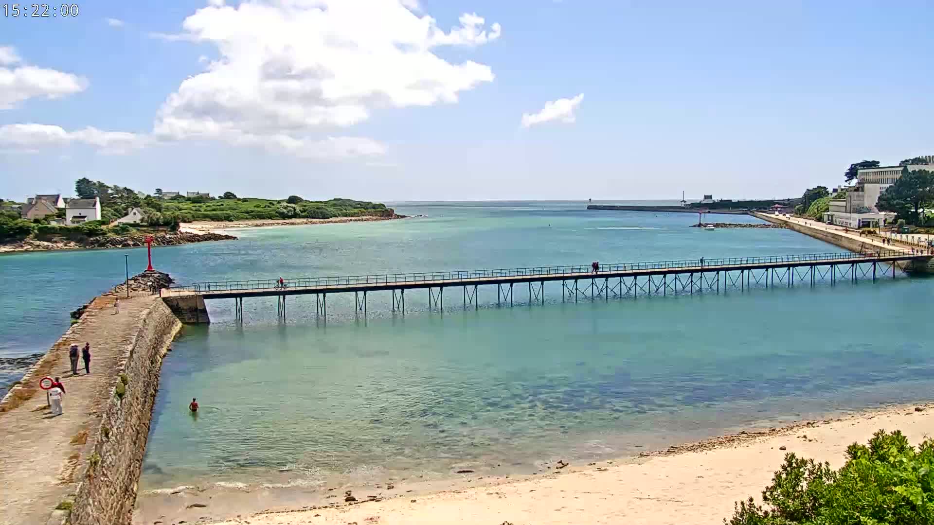 Audierne,  Passerelle des Capucins & Plage des Capucins Beach Live Cam - Quimper, Finistere, Bretagne, France