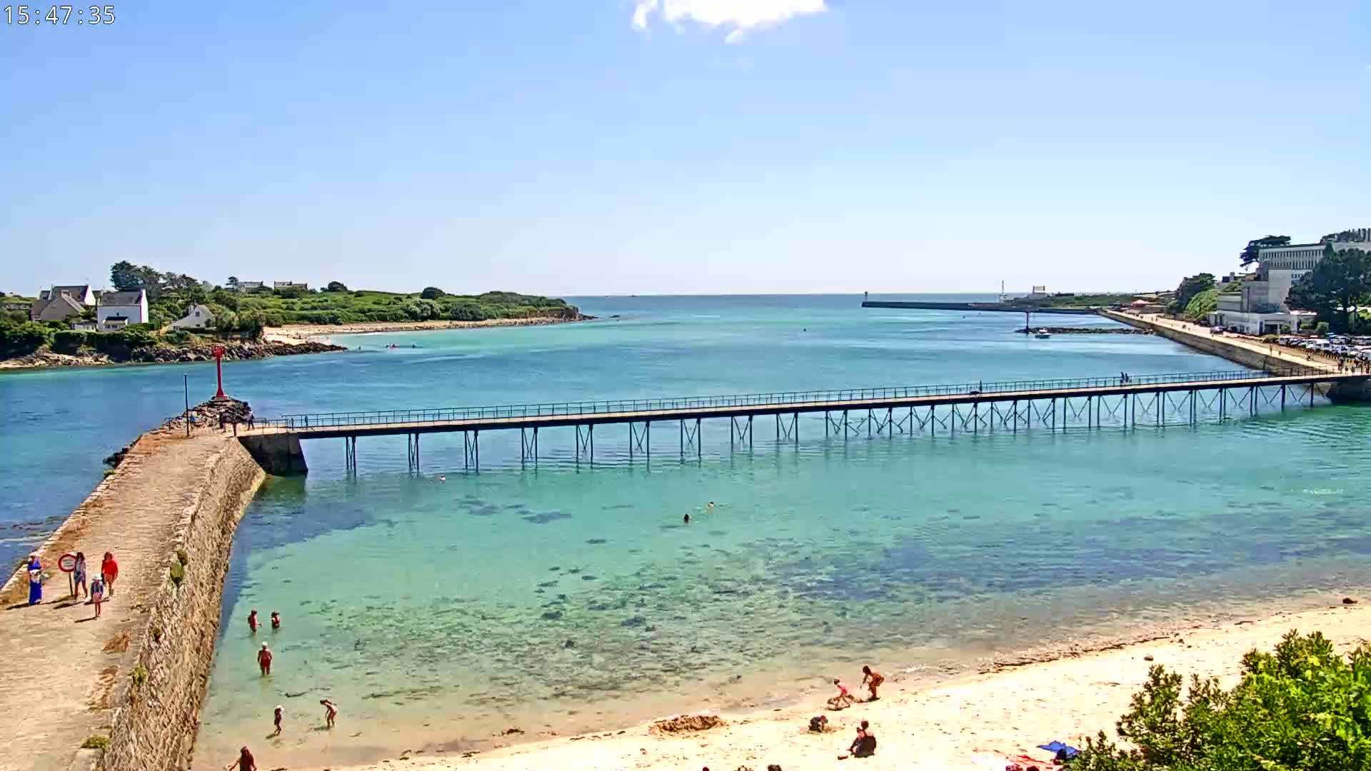 Audierne,  Passerelle des Capucins & Plage des Capucins Beach Live Cam - Quimper, Finistere, Bretagne, France