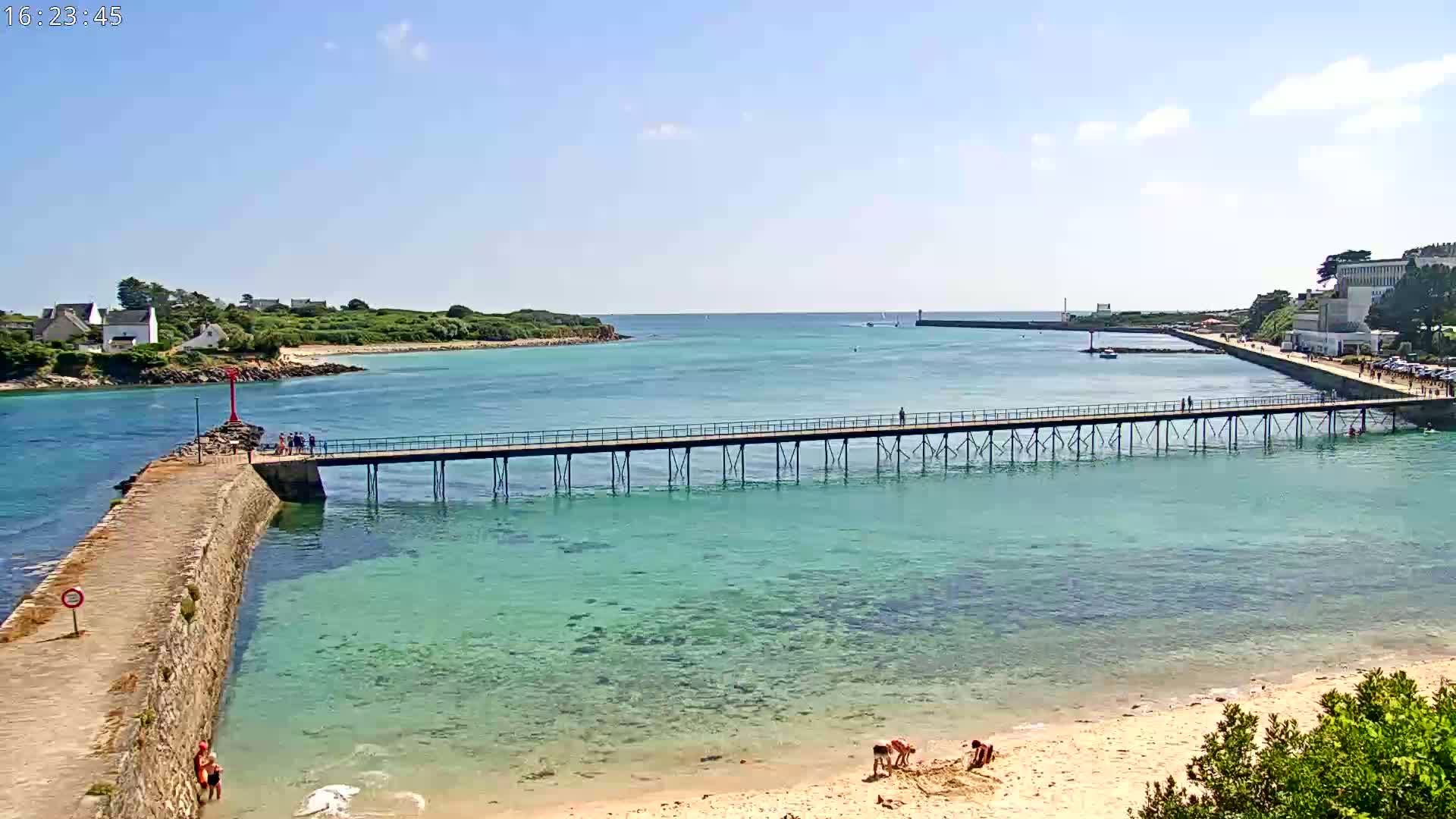 Audierne,  Passerelle des Capucins & Plage des Capucins Beach Live Cam - Quimper, Finistere, Bretagne, France