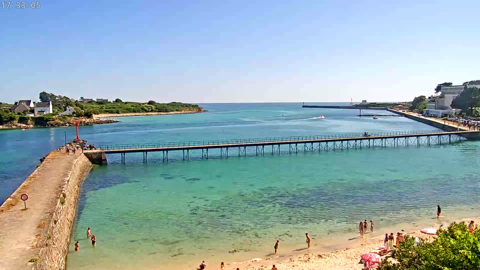 Audierne,  Passerelle des Capucins & Plage des Capucins Beach Live Cam - Quimper, Finistere, Bretagne, France
