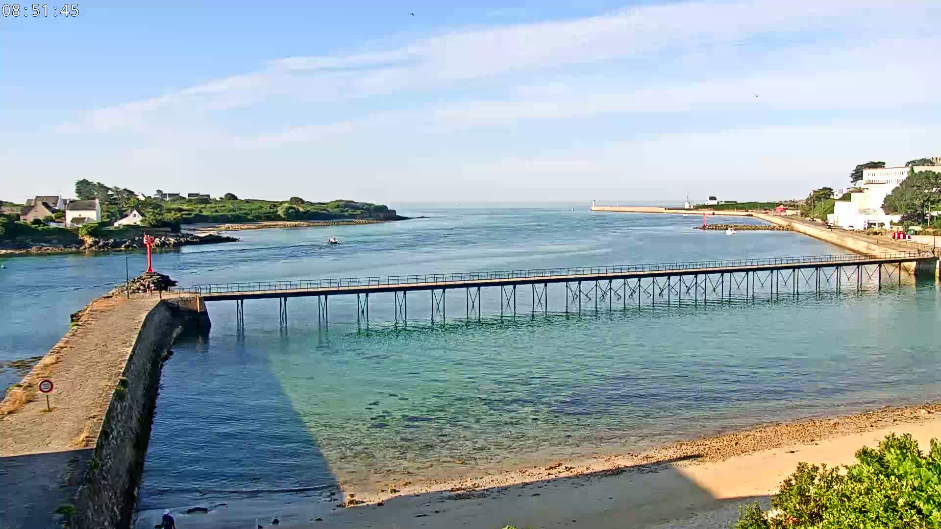 Audierne,  Passerelle des Capucins & Plage des Capucins Beach Live Cam - Quimper, Finistere, Bretagne, France