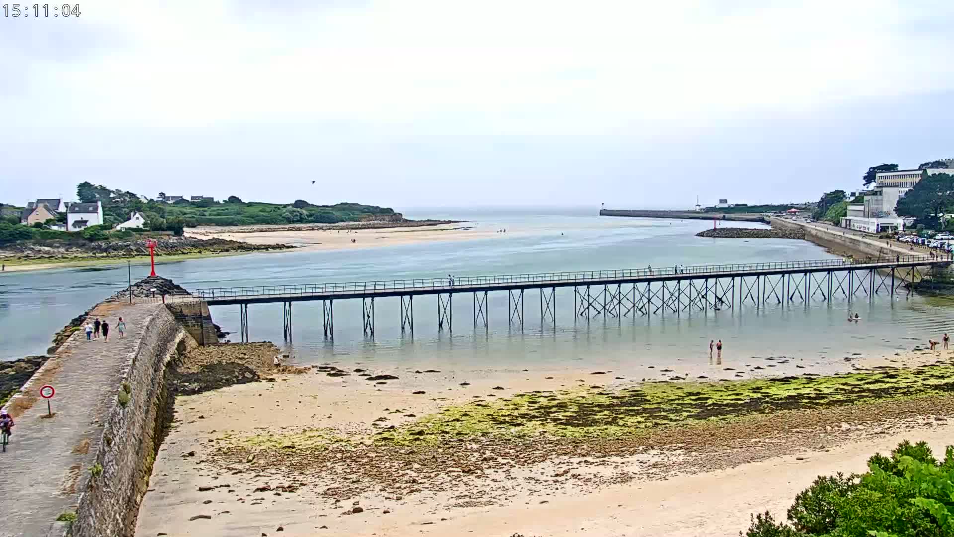 Audierne,  Passerelle des Capucins & Plage des Capucins Beach Live Cam - Quimper, Finistere, Bretagne, France