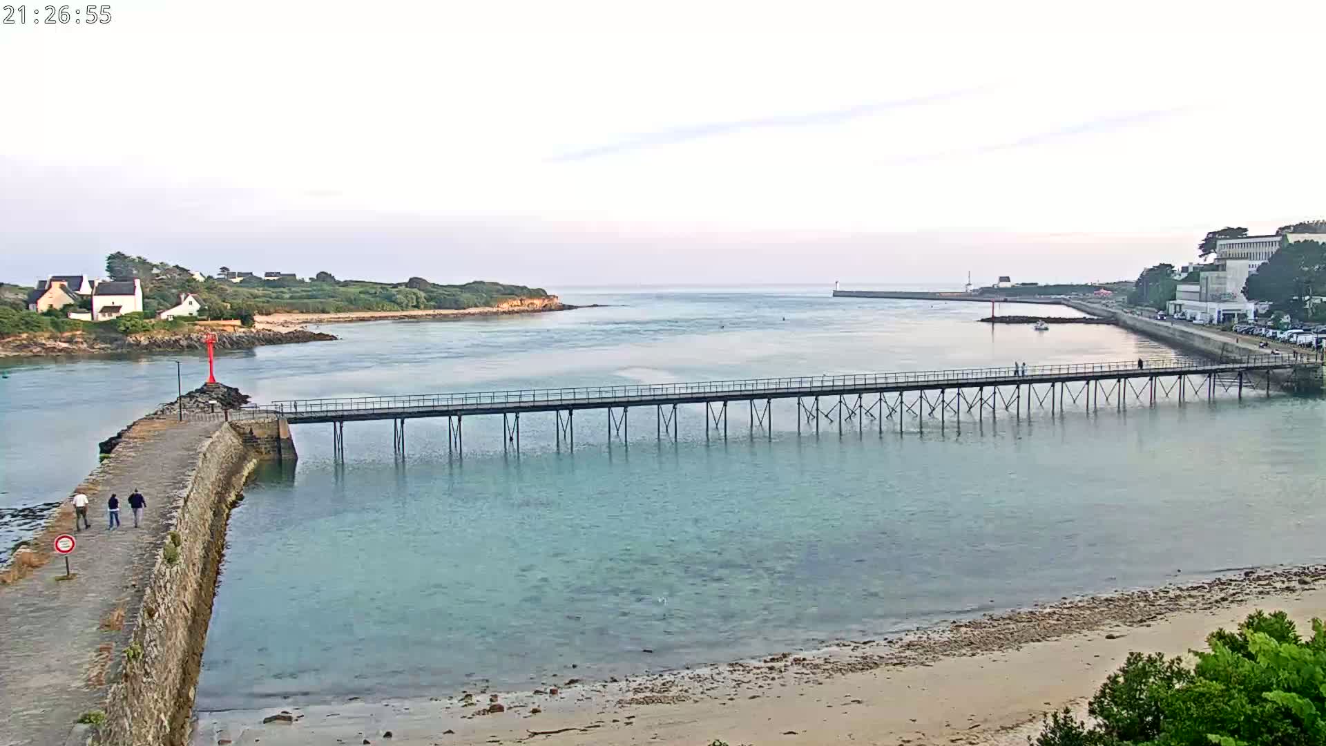 Audierne,  Passerelle des Capucins & Plage des Capucins Beach Live Cam - Quimper, Finistere, Bretagne, France