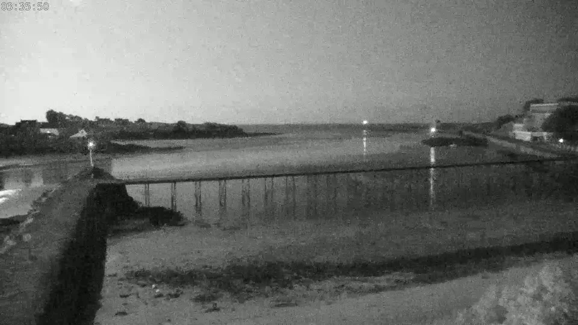 Audierne,  Passerelle des Capucins & Plage des Capucins Beach Live Cam - Quimper, Finistere, Bretagne, France