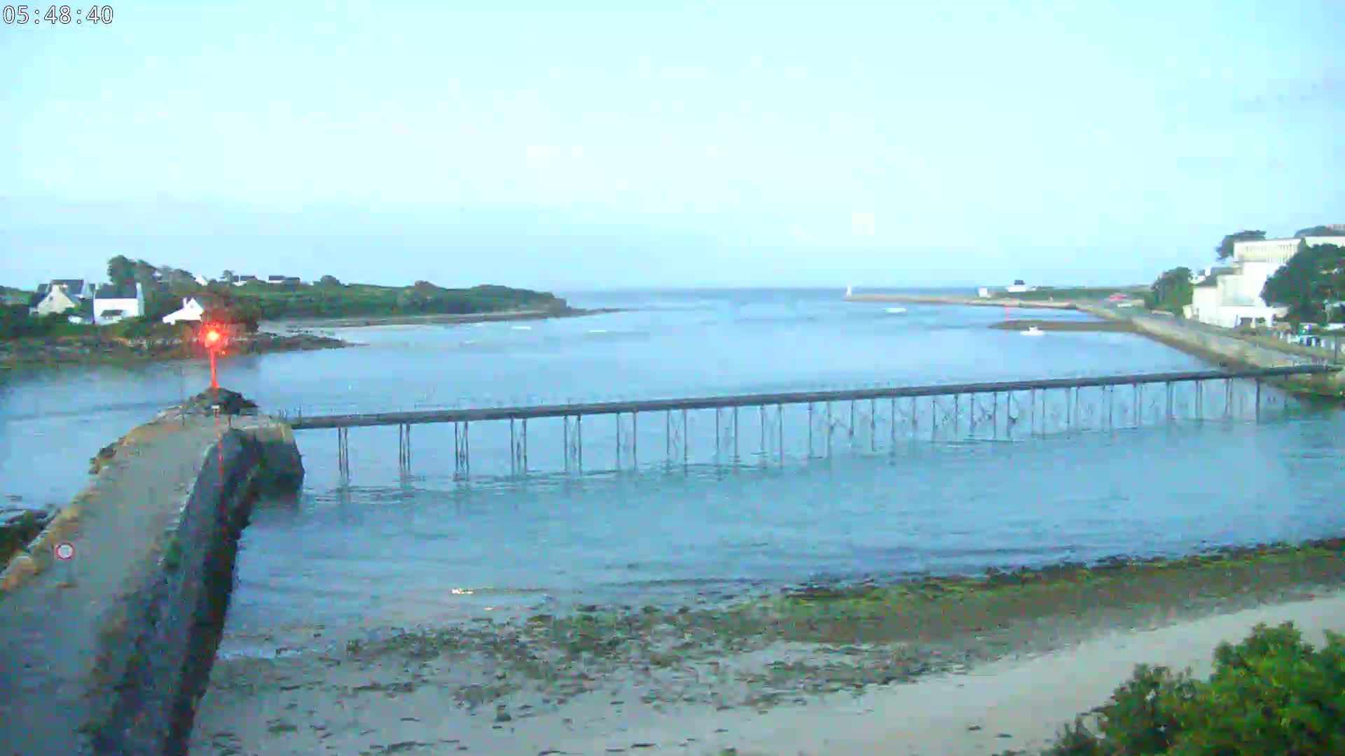 Audierne,  Passerelle des Capucins & Plage des Capucins Beach Live Cam - Quimper, Finistere, Bretagne, France