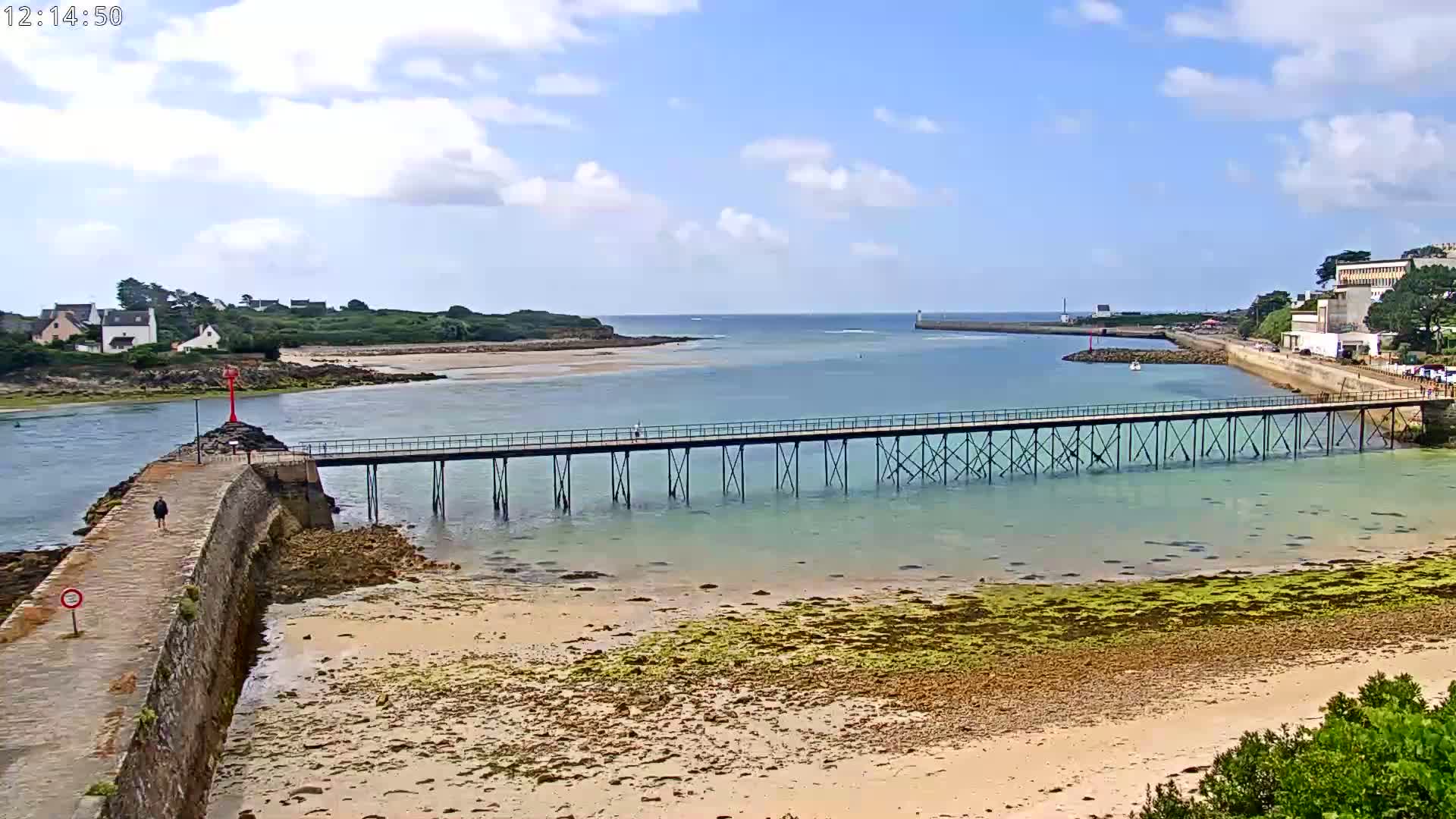 Audierne,  Passerelle des Capucins & Plage des Capucins Beach Live Cam - Quimper, Finistere, Bretagne, France