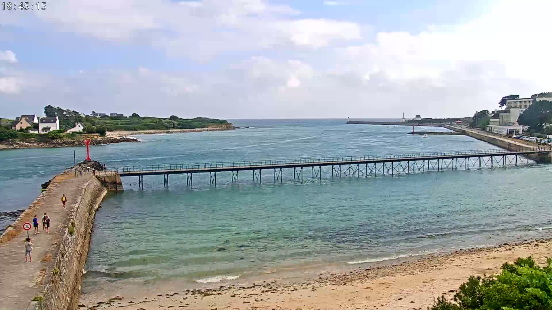 Audierne,  Passerelle des Capucins & Plage des Capucins Beach Live Cam - Quimper, Finistere, Bretagne, France