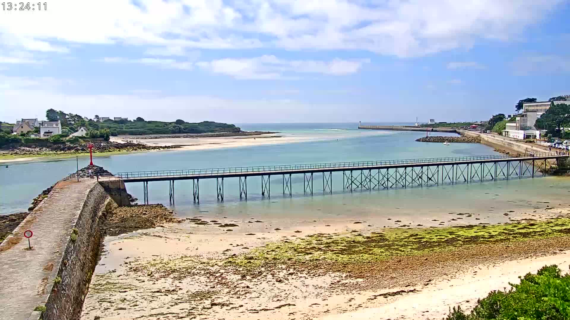 Audierne,  Passerelle des Capucins & Plage des Capucins Beach Live Cam - Quimper, Finistere, Bretagne, France
