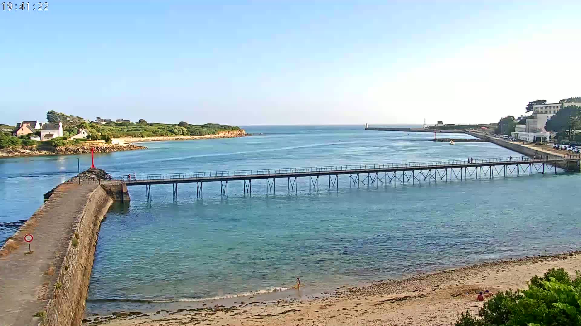 Audierne,  Passerelle des Capucins & Plage des Capucins Beach Live Cam - Quimper, Finistere, Bretagne, France