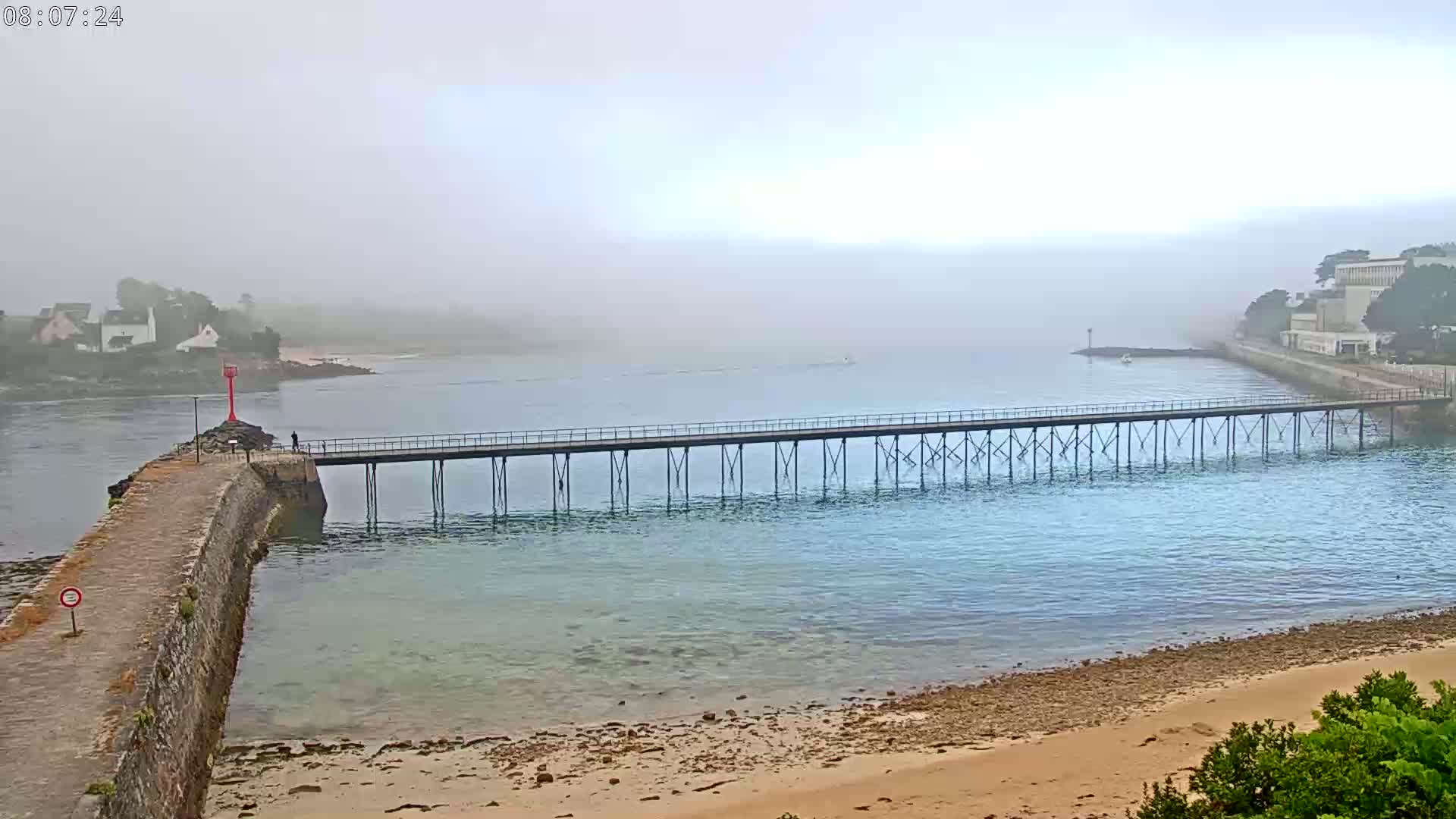 Audierne,  Passerelle des Capucins & Plage des Capucins Beach Live Cam - Quimper, Finistere, Bretagne, France
