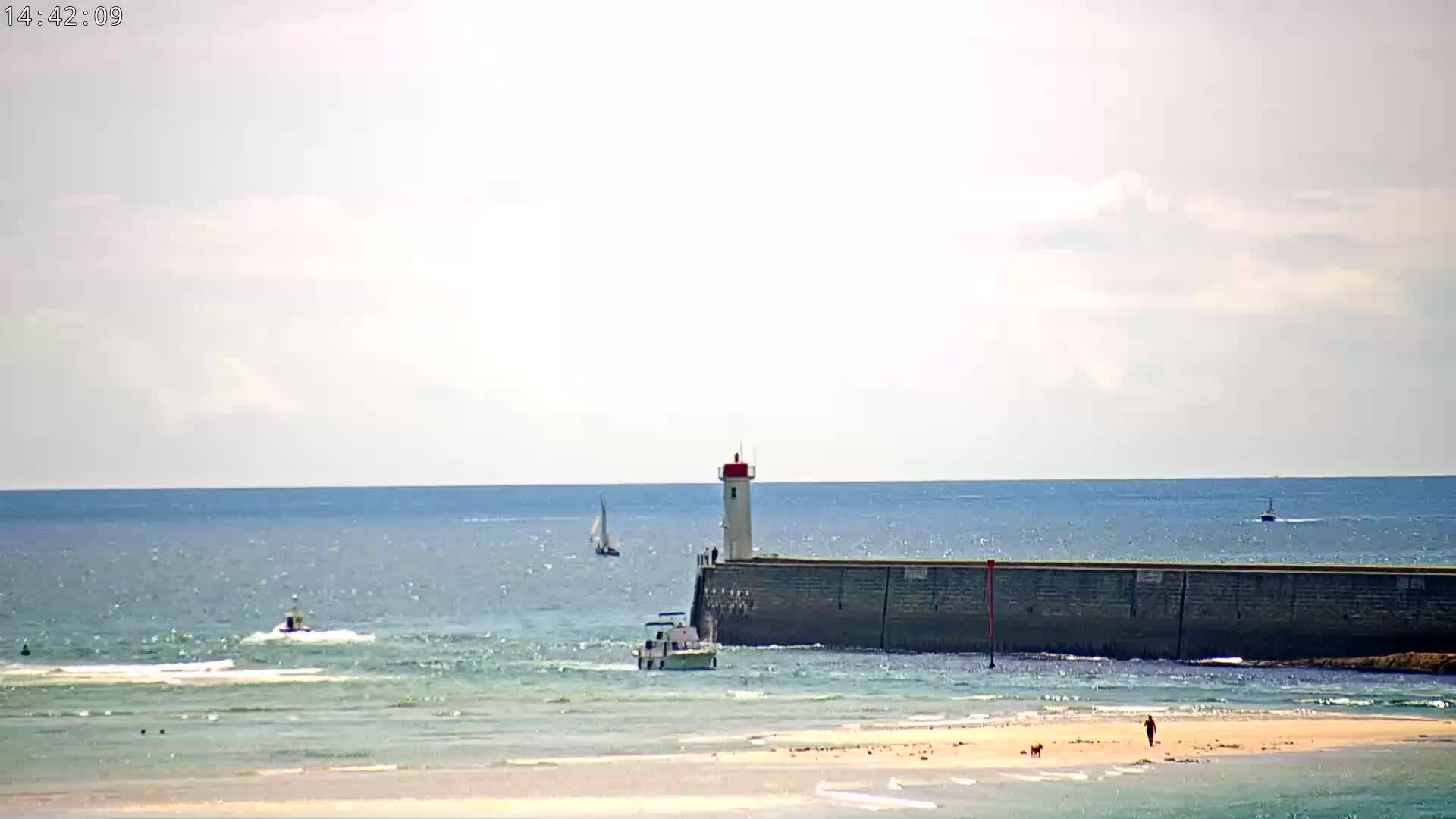 Audierne,  Passerelle des Capucins & Plage des Capucins Beach Live Cam - Quimper, Finistere, Bretagne, France