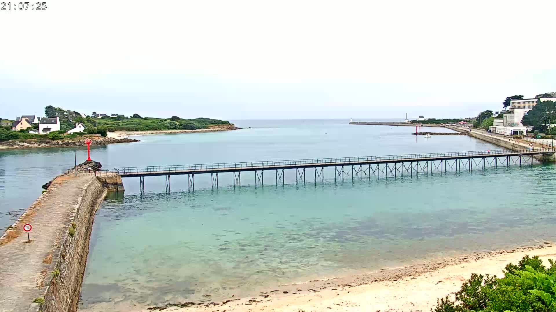 Audierne,  Passerelle des Capucins & Plage des Capucins Beach Live Cam - Quimper, Finistere, Bretagne, France