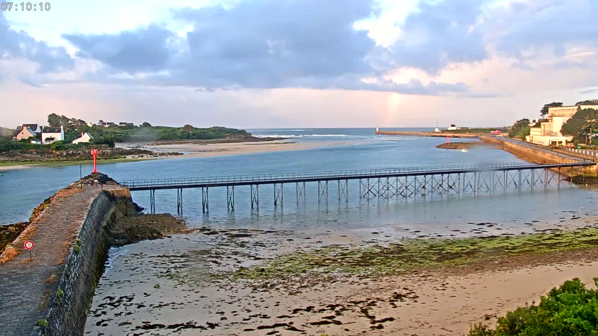 Audierne,  Passerelle des Capucins & Plage des Capucins Beach Live Cam - Quimper, Finistere, Bretagne, France