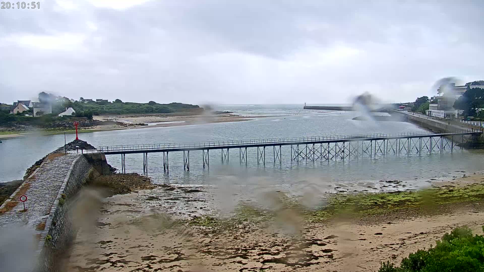 Audierne,  Passerelle des Capucins & Plage des Capucins Beach Live Cam - Quimper, Finistere, Bretagne, France