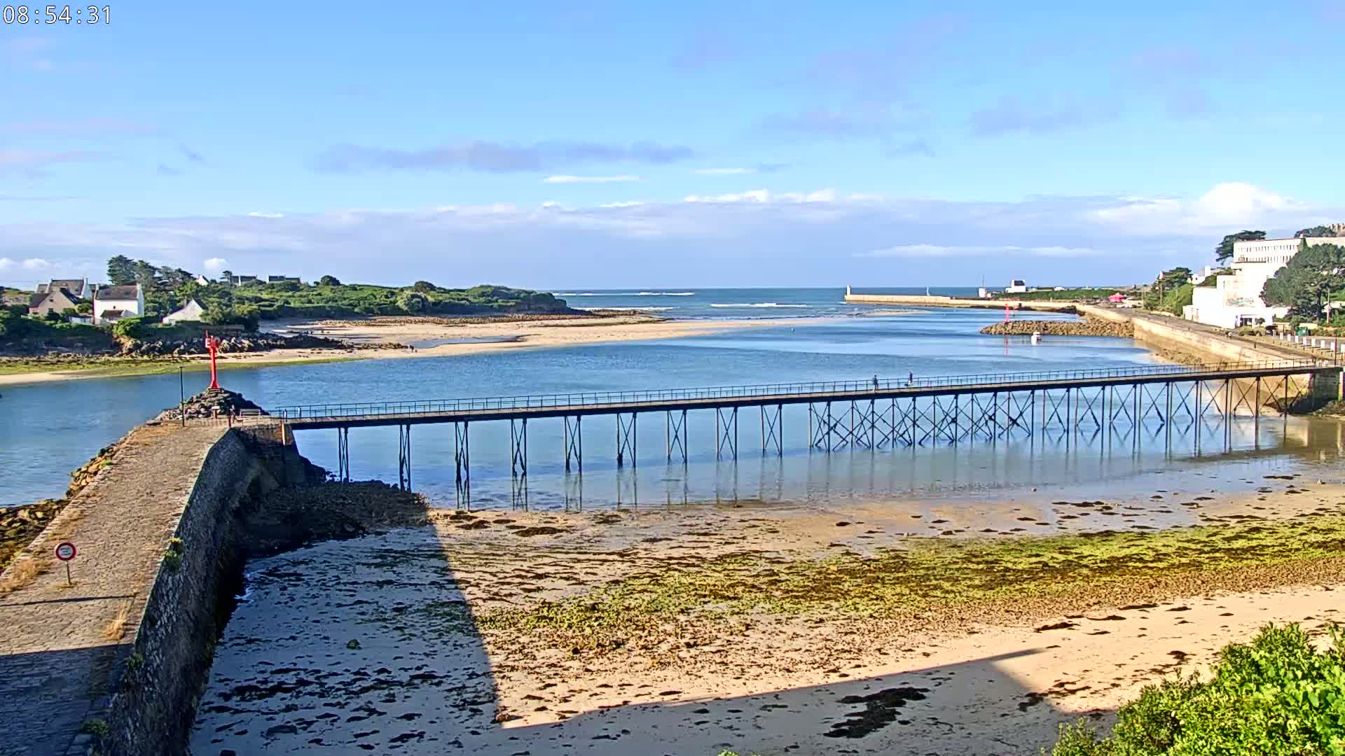 Audierne,  Passerelle des Capucins & Plage des Capucins Beach Live Cam - Quimper, Finistere, Bretagne, France