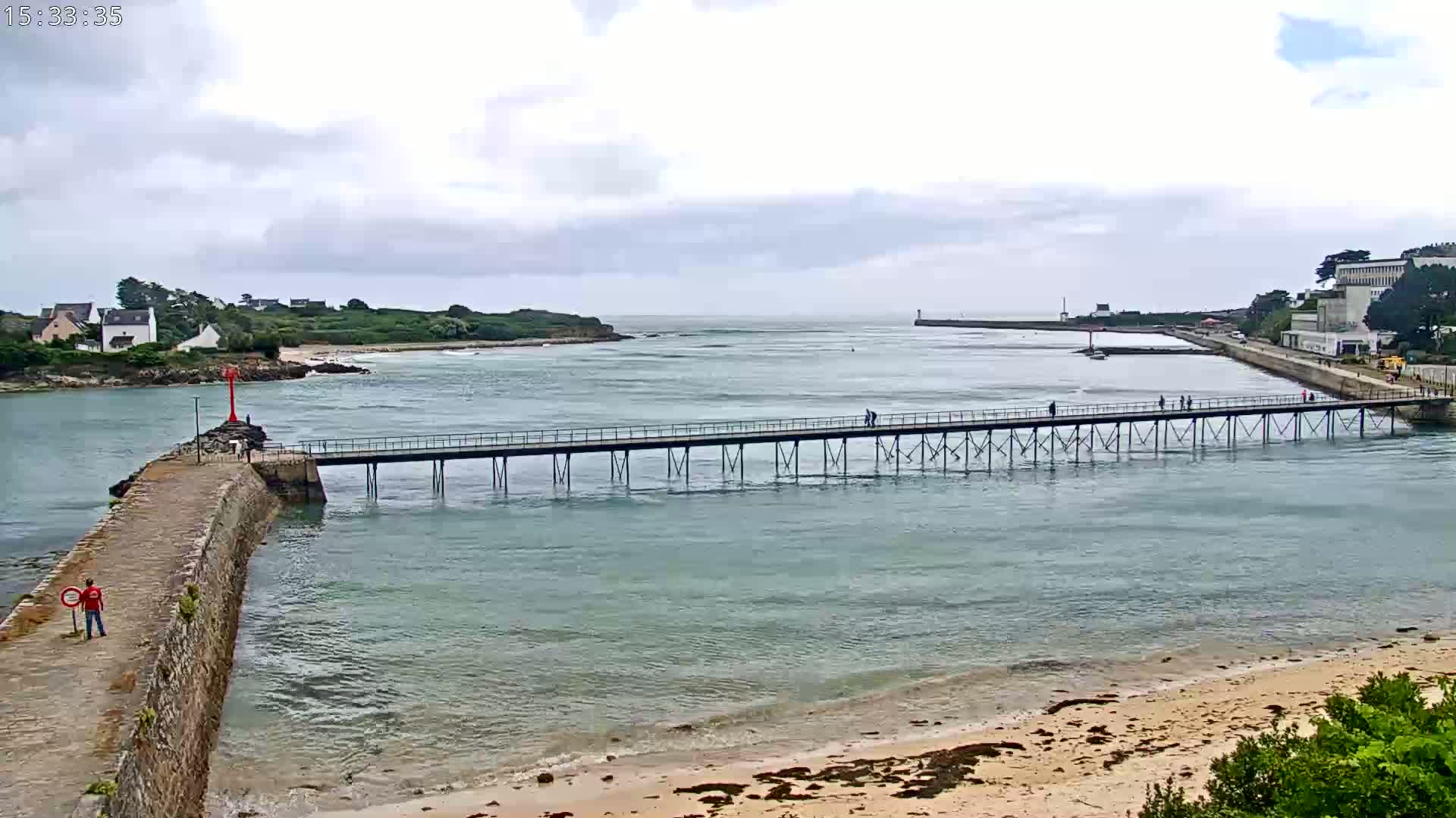Audierne,  Passerelle des Capucins & Plage des Capucins Beach Live Cam - Quimper, Finistere, Bretagne, France