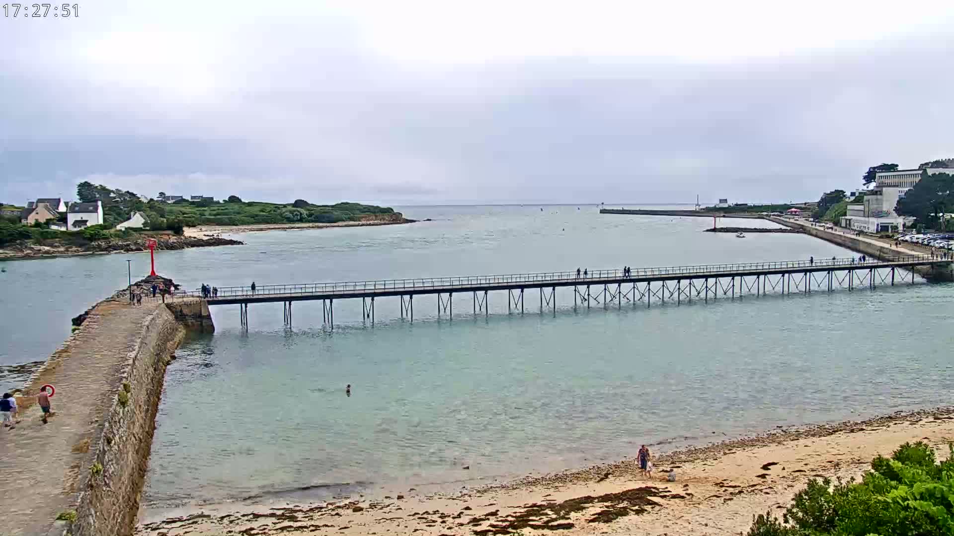 Audierne,  Passerelle des Capucins & Plage des Capucins Beach Live Cam - Quimper, Finistere, Bretagne, France