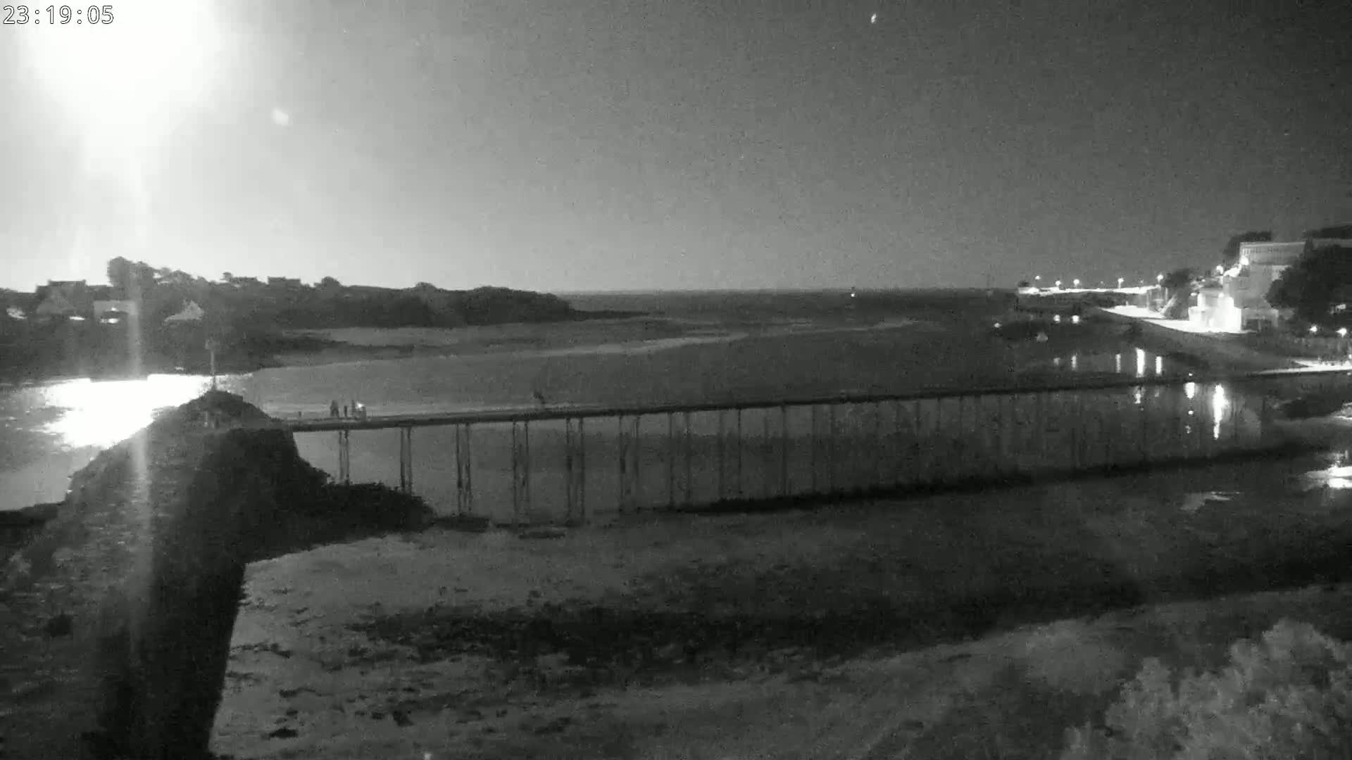 Audierne,  Passerelle des Capucins & Plage des Capucins Beach Live Cam - Quimper, Finistere, Bretagne, France