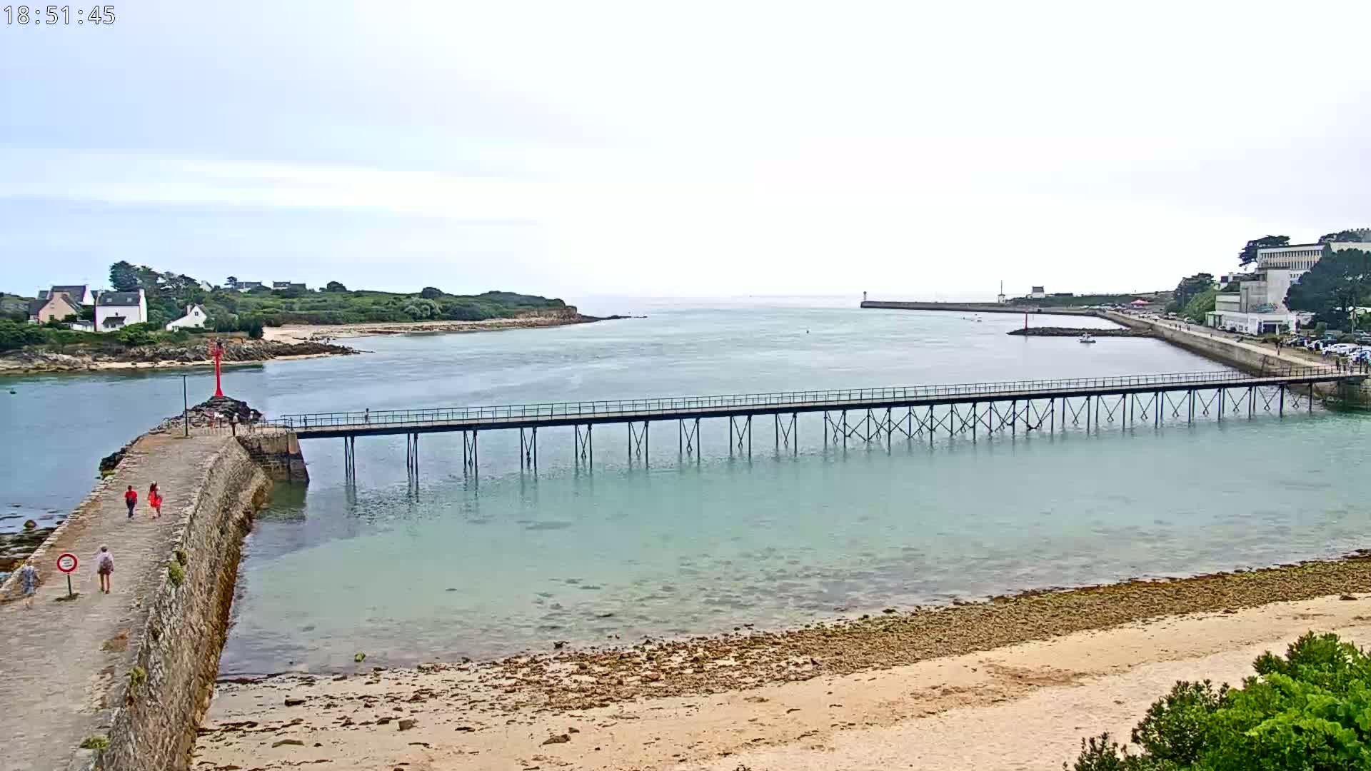 Audierne,  Passerelle des Capucins & Plage des Capucins Beach Live Cam - Quimper, Finistere, Bretagne, France