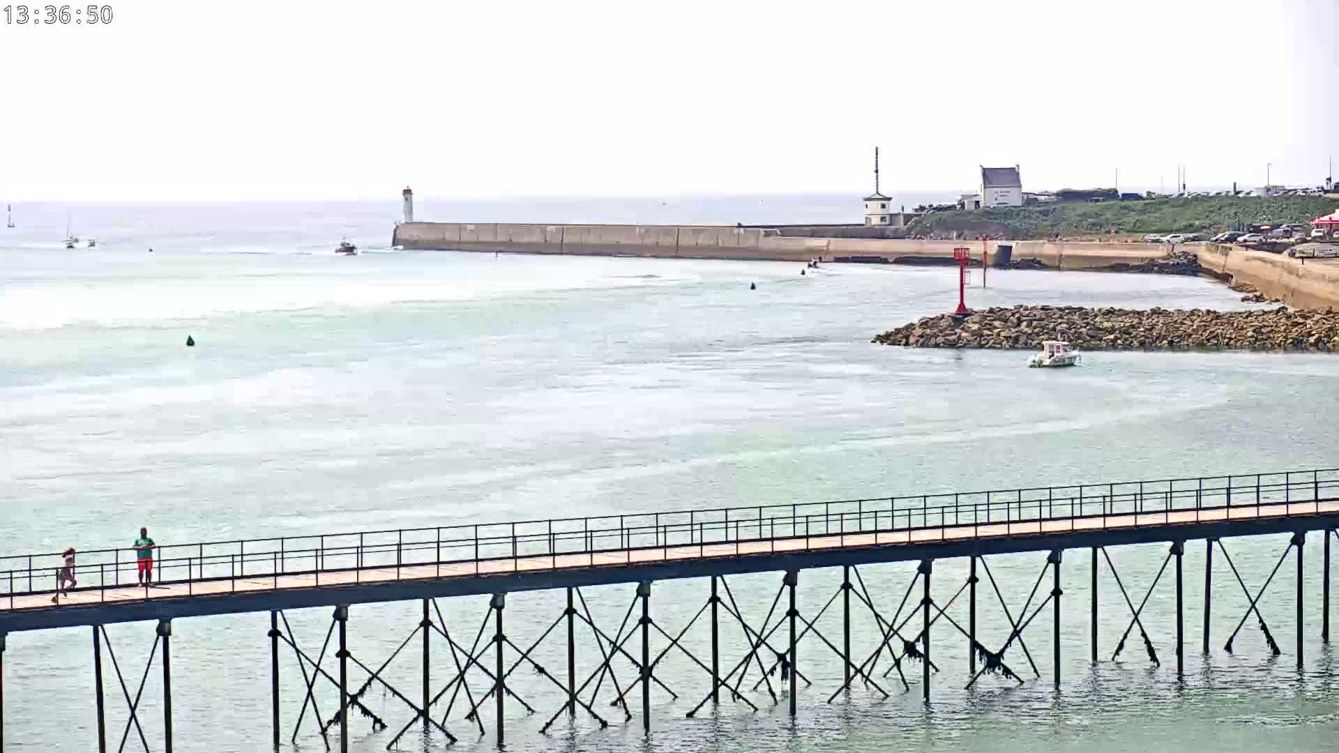 Audierne,  Passerelle des Capucins & Plage des Capucins Beach Live Cam - Quimper, Finistere, Bretagne, France