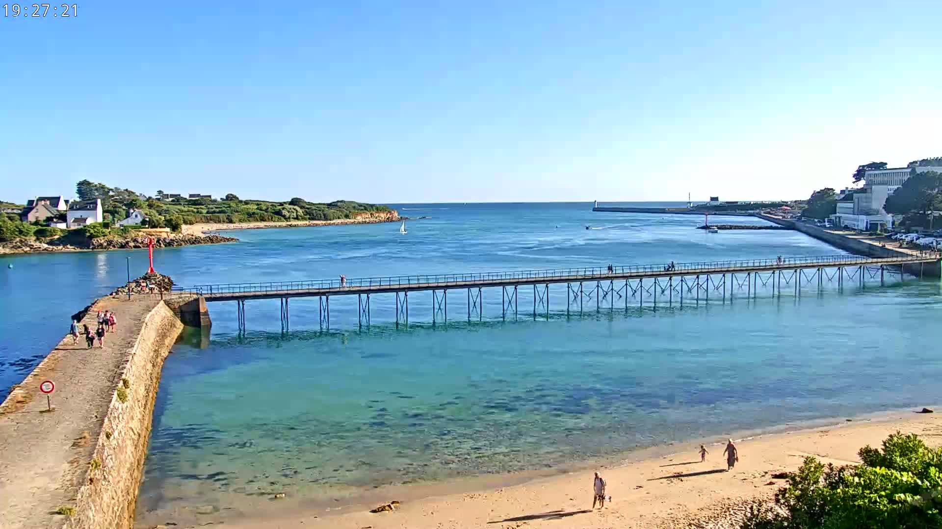 Audierne,  Passerelle des Capucins & Plage des Capucins Beach Live Cam - Quimper, Finistere, Bretagne, France
