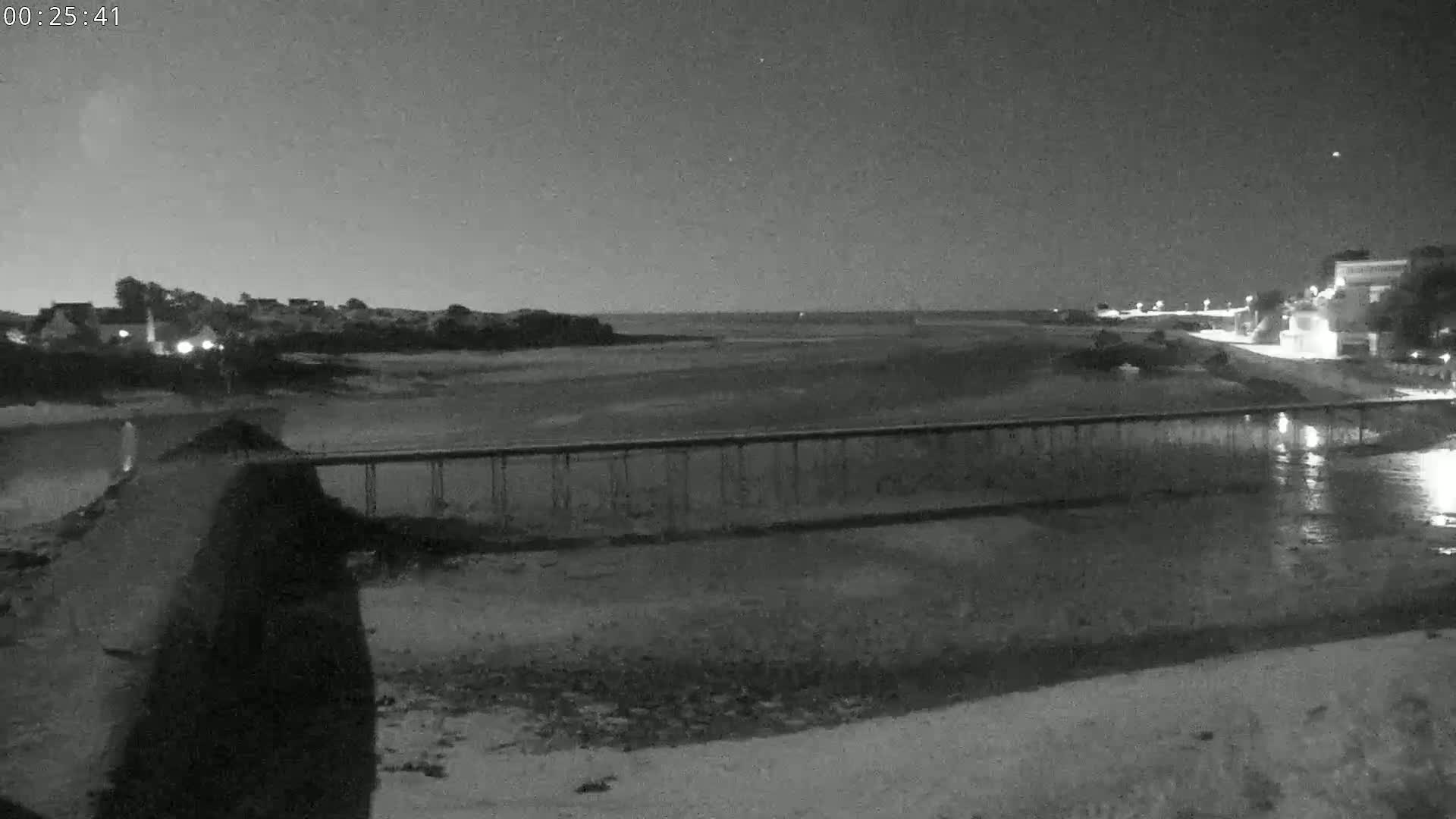 Audierne,  Passerelle des Capucins & Plage des Capucins Beach Live Cam - Quimper, Finistere, Bretagne, France