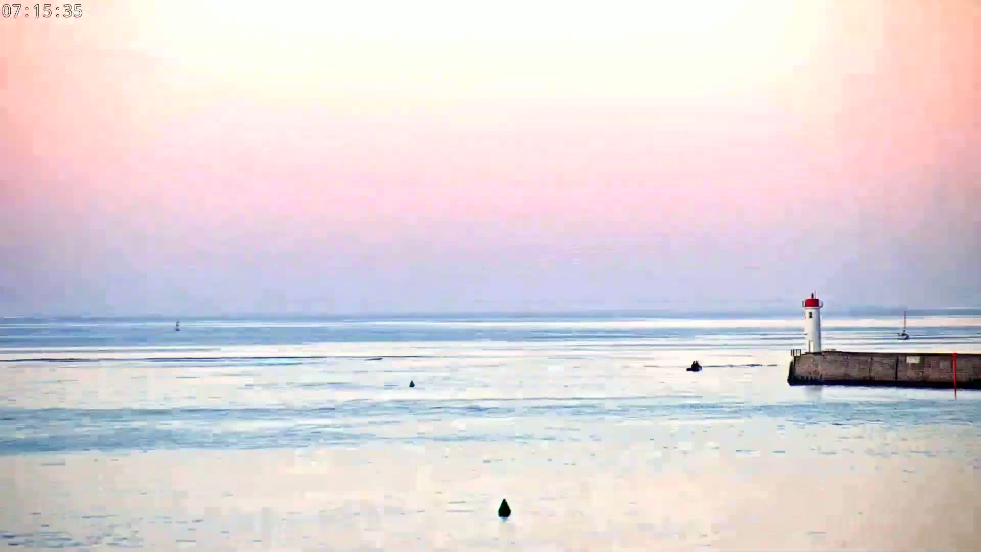 Audierne,  Passerelle des Capucins & Plage des Capucins Beach Live Cam - Quimper, Finistere, Bretagne, France