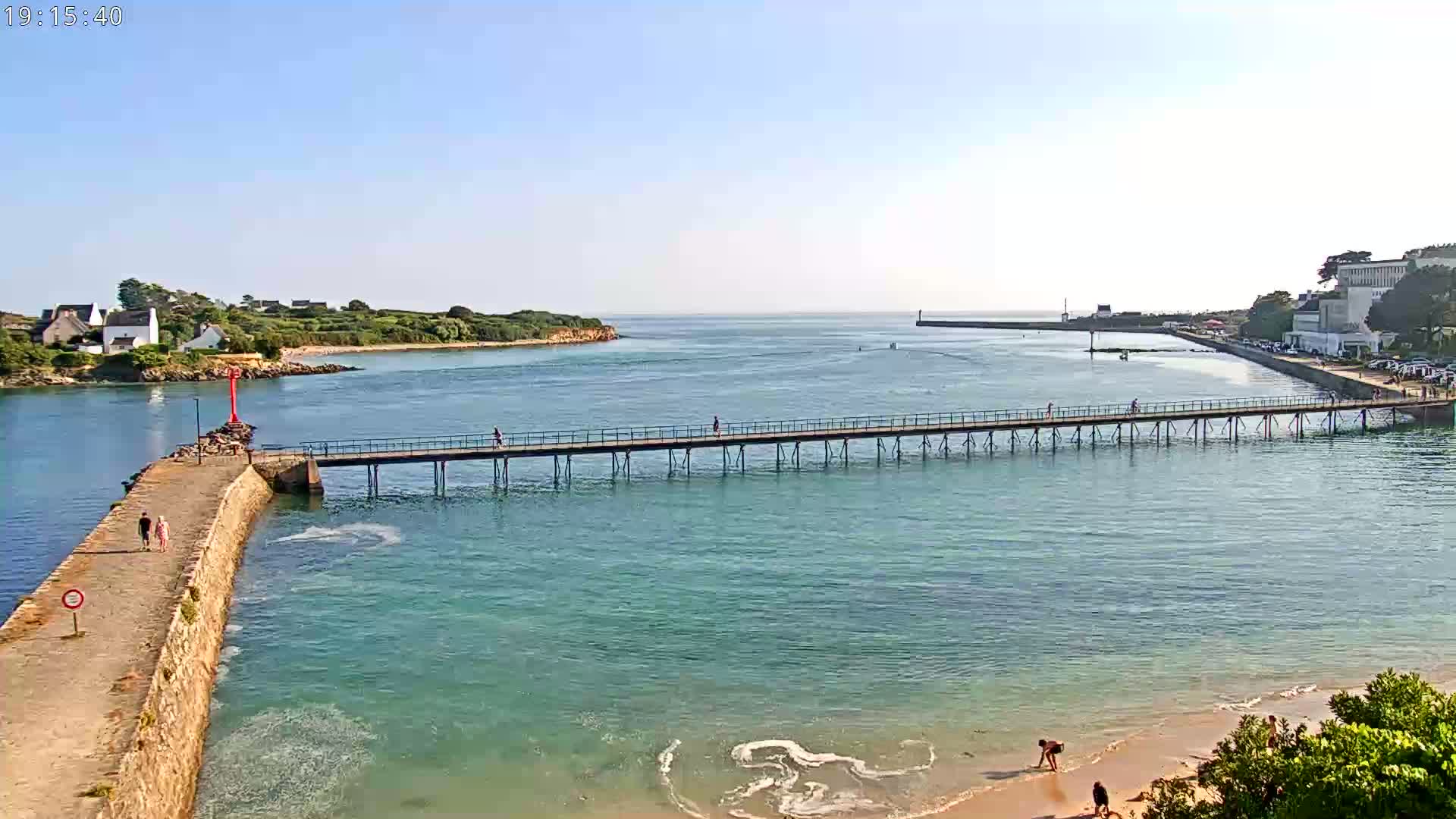 Audierne,  Passerelle des Capucins & Plage des Capucins Beach Live Cam - Quimper, Finistere, Bretagne, France