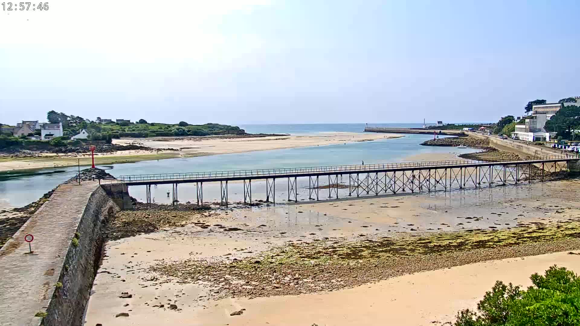 Audierne,  Passerelle des Capucins & Plage des Capucins Beach Live Cam - Quimper, Finistere, Bretagne, France