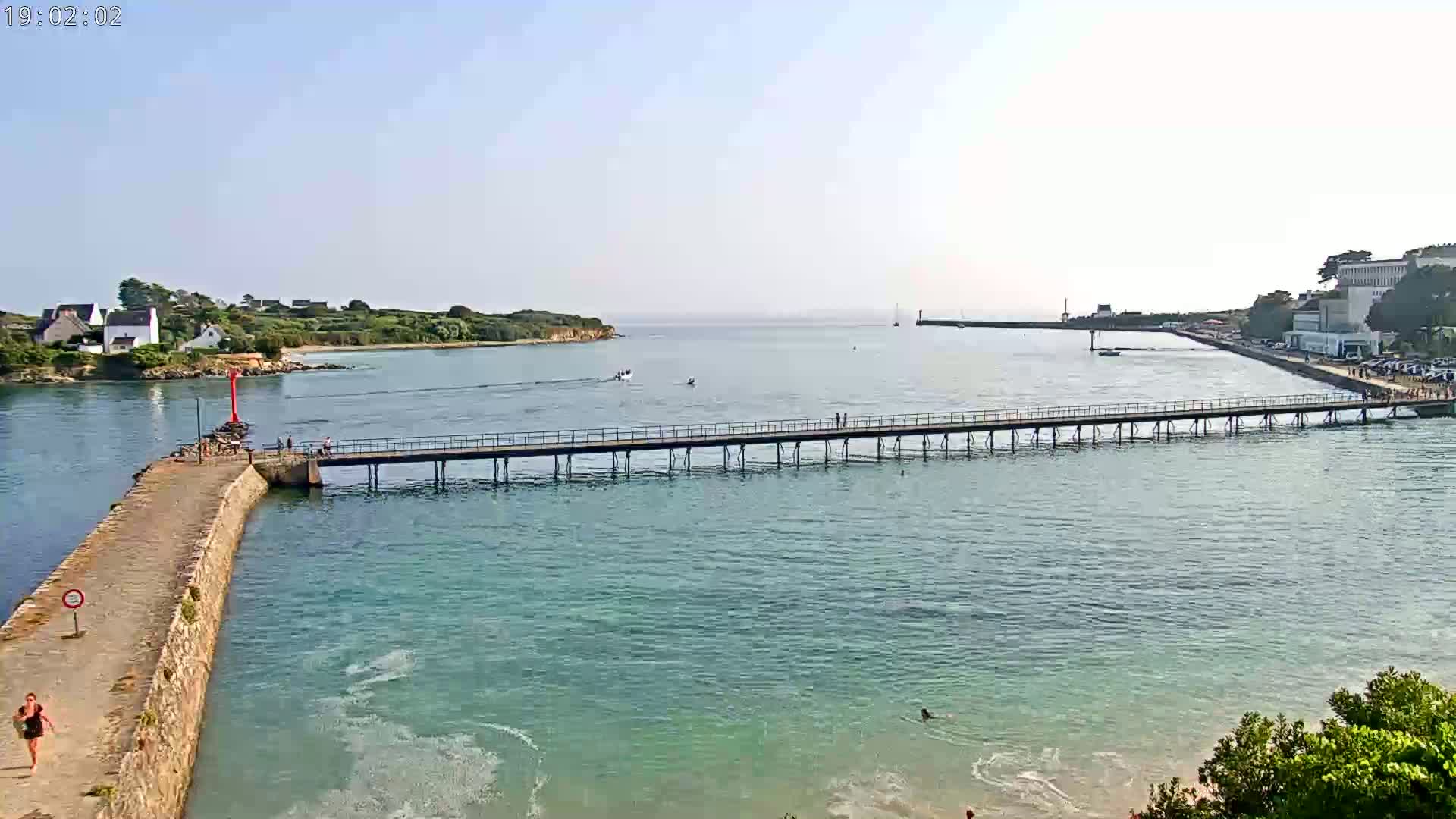 Audierne,  Passerelle des Capucins & Plage des Capucins Beach Live Cam - Quimper, Finistere, Bretagne, France