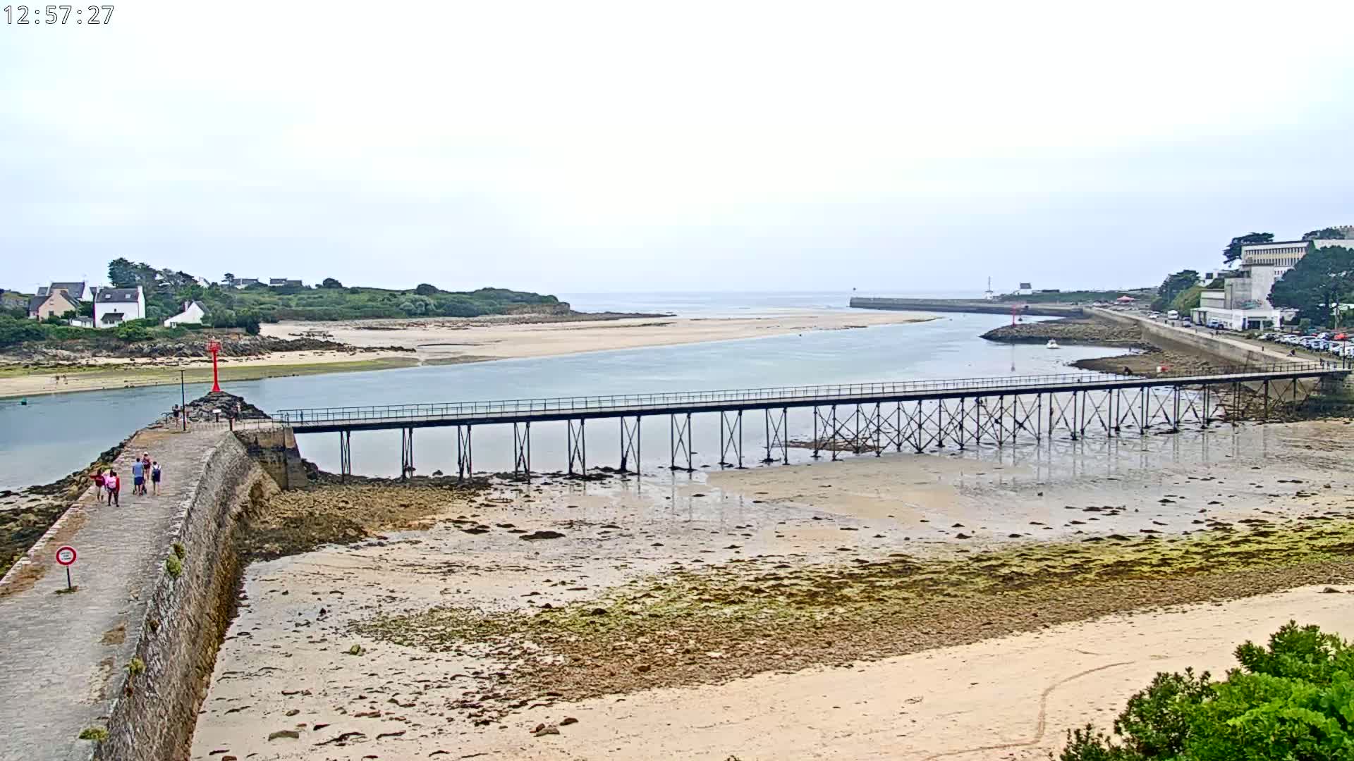 Audierne,  Passerelle des Capucins & Plage des Capucins Beach Live Cam - Quimper, Finistere, Bretagne, France