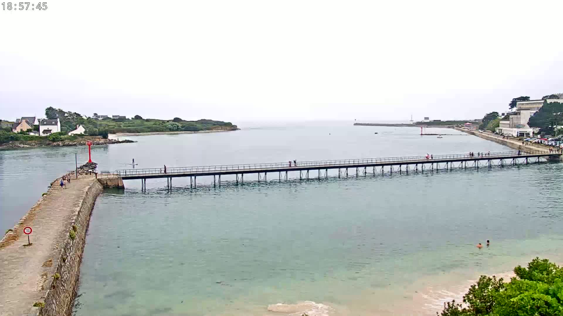 Audierne,  Passerelle des Capucins & Plage des Capucins Beach Live Cam - Quimper, Finistere, Bretagne, France