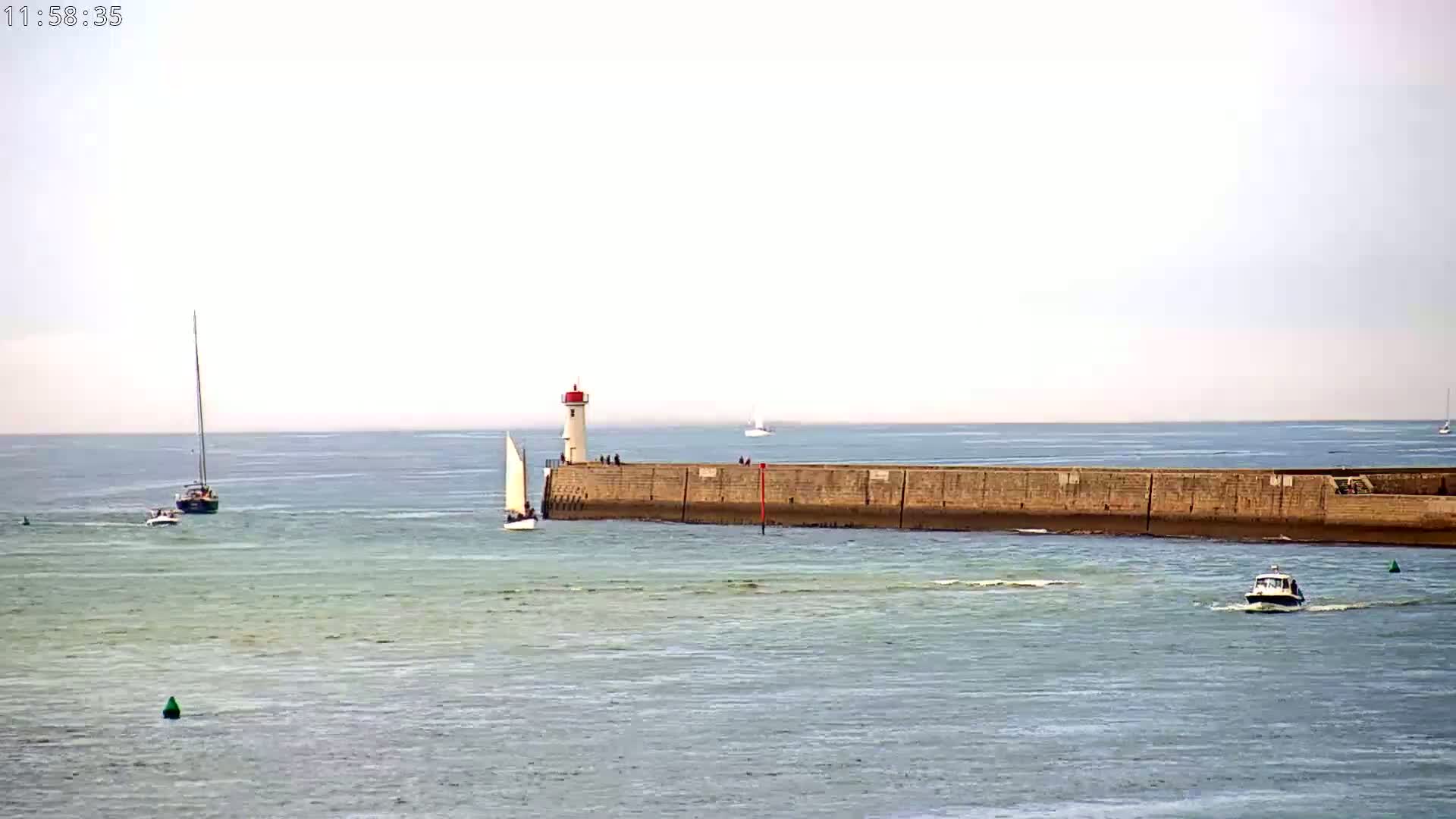 Audierne,  Passerelle des Capucins & Plage des Capucins Beach Live Cam - Quimper, Finistere, Bretagne, France
