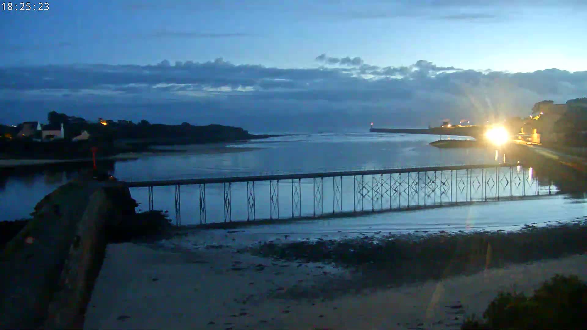 Audierne,  Passerelle des Capucins & Plage des Capucins Beach Live Cam - Quimper, Finistere, Bretagne, France