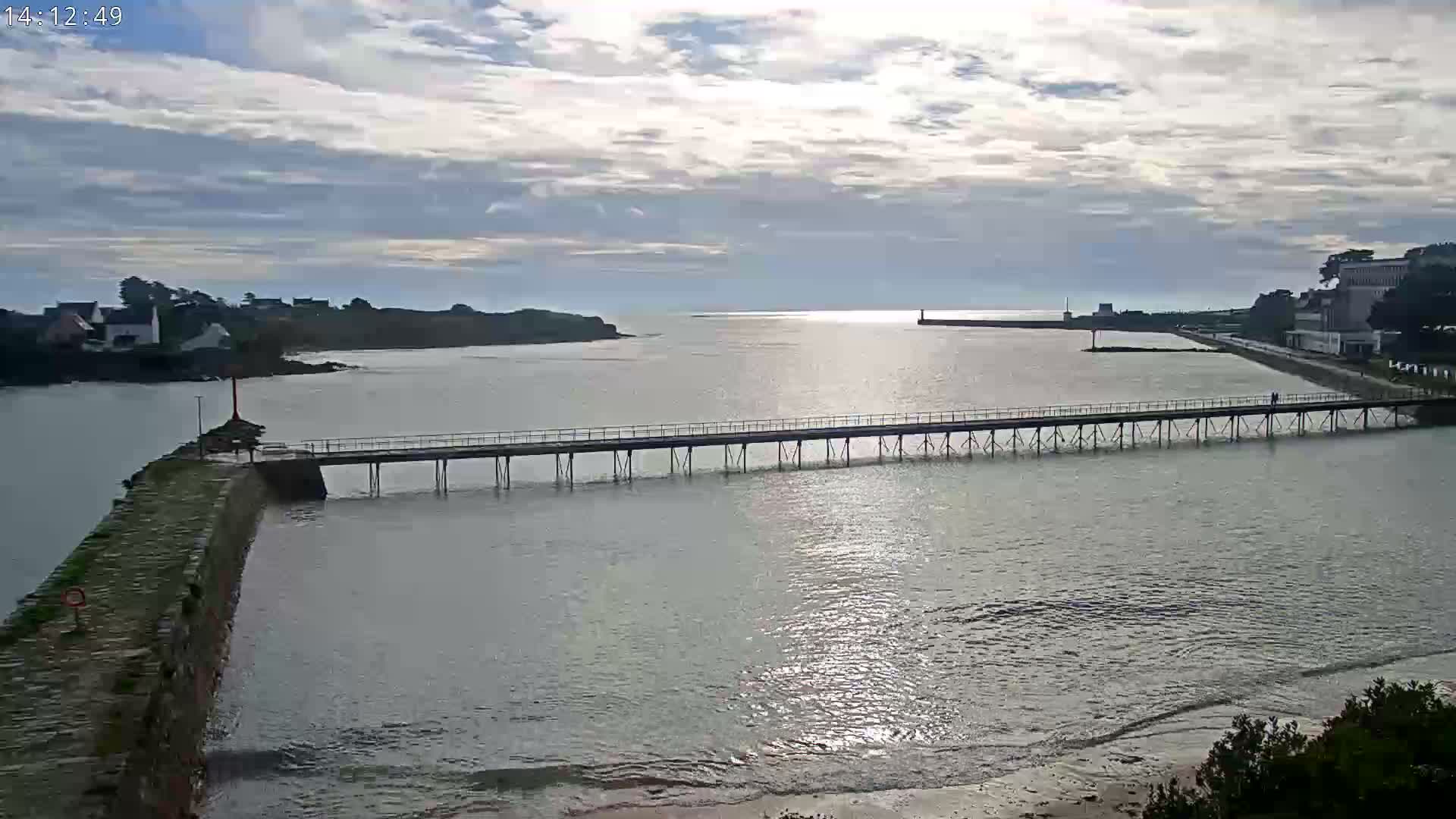Audierne,  Passerelle des Capucins & Plage des Capucins Beach Live Cam - Quimper, Finistere, Bretagne, France