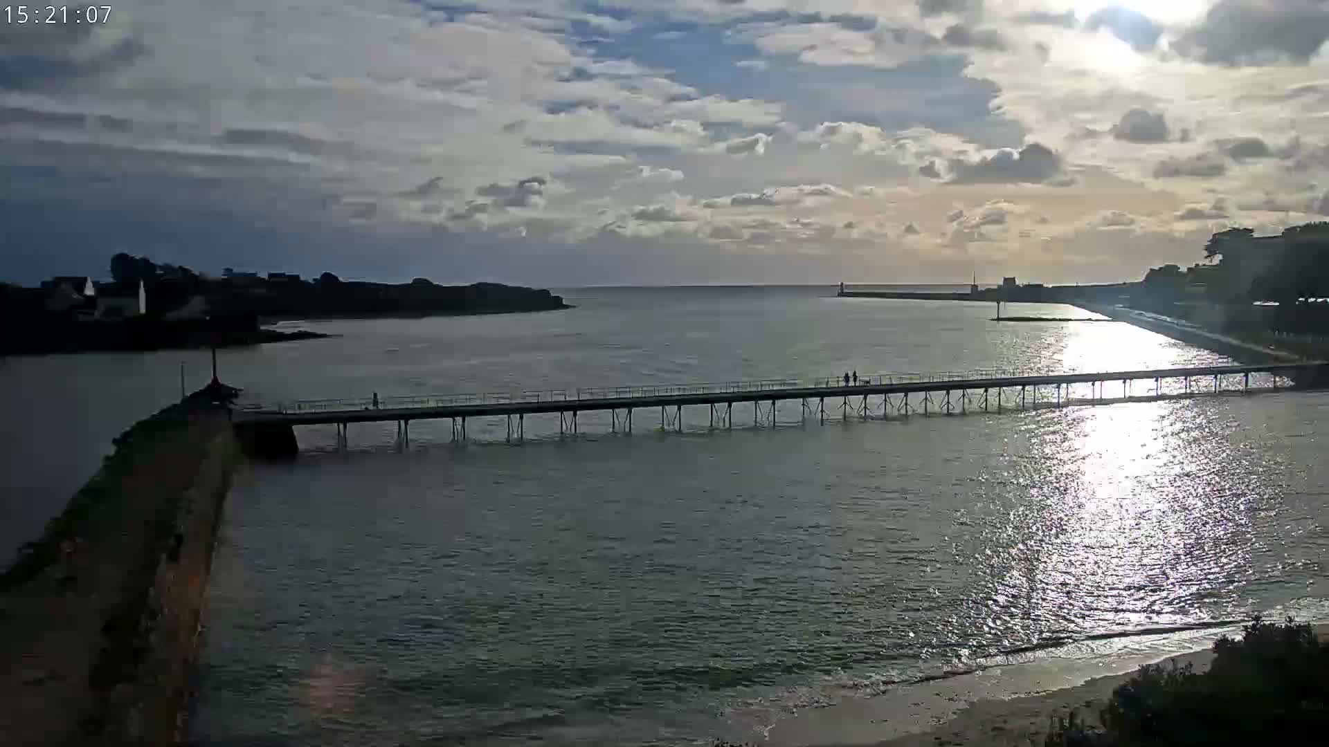 Audierne,  Passerelle des Capucins & Plage des Capucins Beach Live Cam - Quimper, Finistere, Bretagne, France