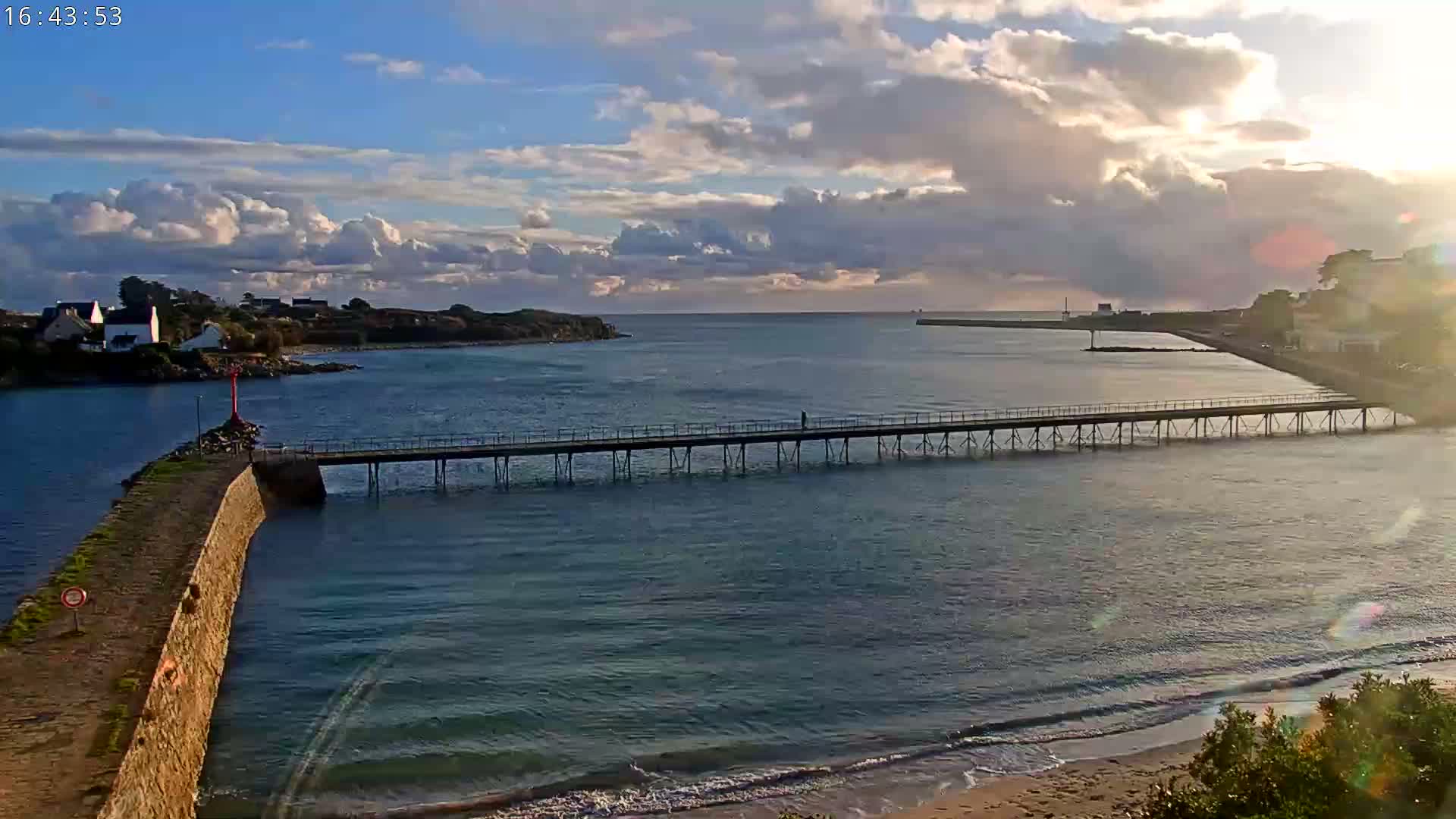 Audierne,  Passerelle des Capucins & Plage des Capucins Beach Live Cam - Quimper, Finistere, Bretagne, France