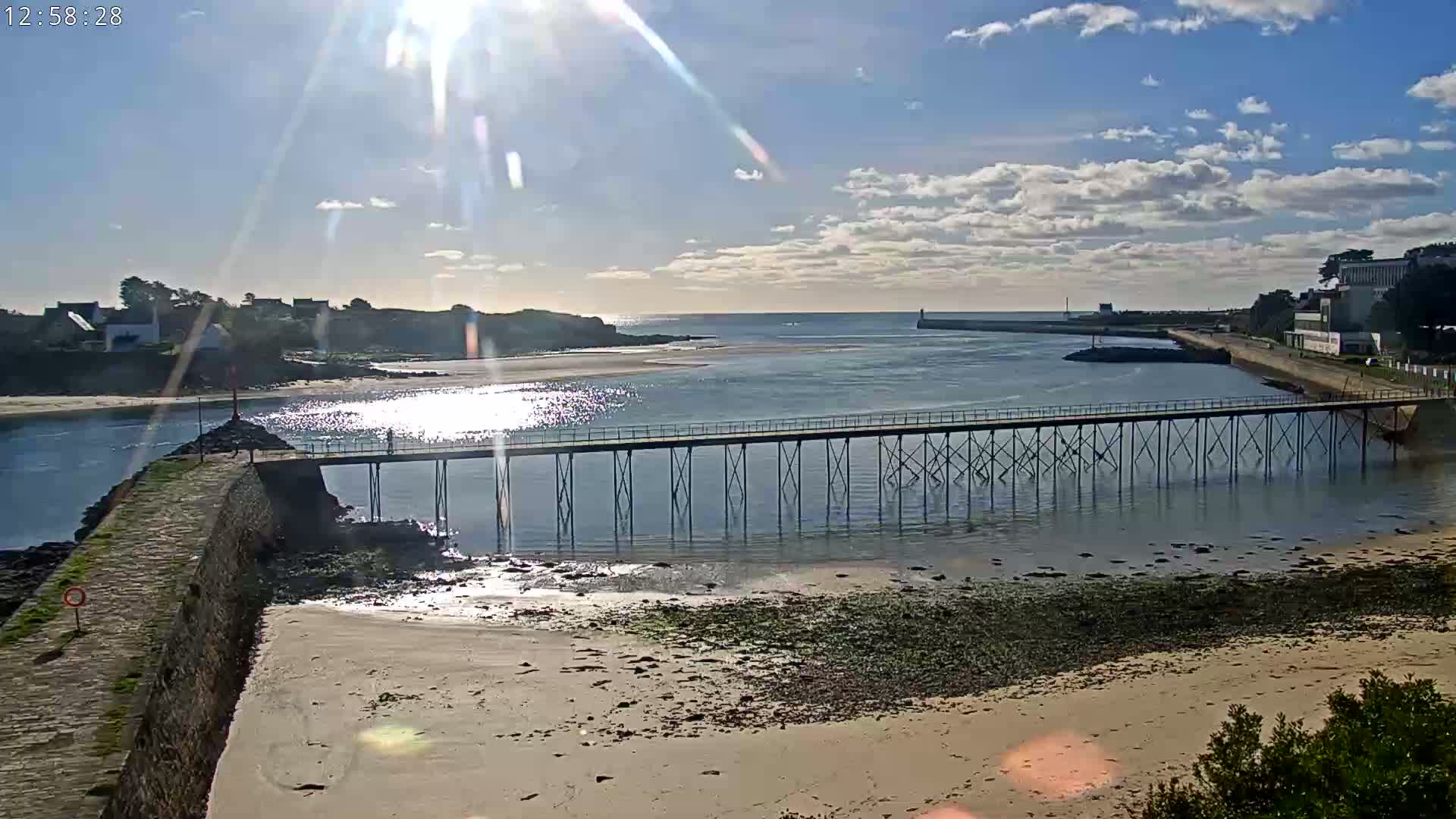 Audierne,  Passerelle des Capucins & Plage des Capucins Beach Live Cam - Quimper, Finistere, Bretagne, France