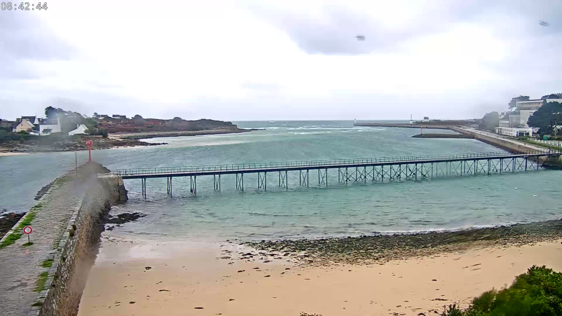Audierne,  Passerelle des Capucins & Plage des Capucins Beach Live Cam - Quimper, Finistere, Bretagne, France