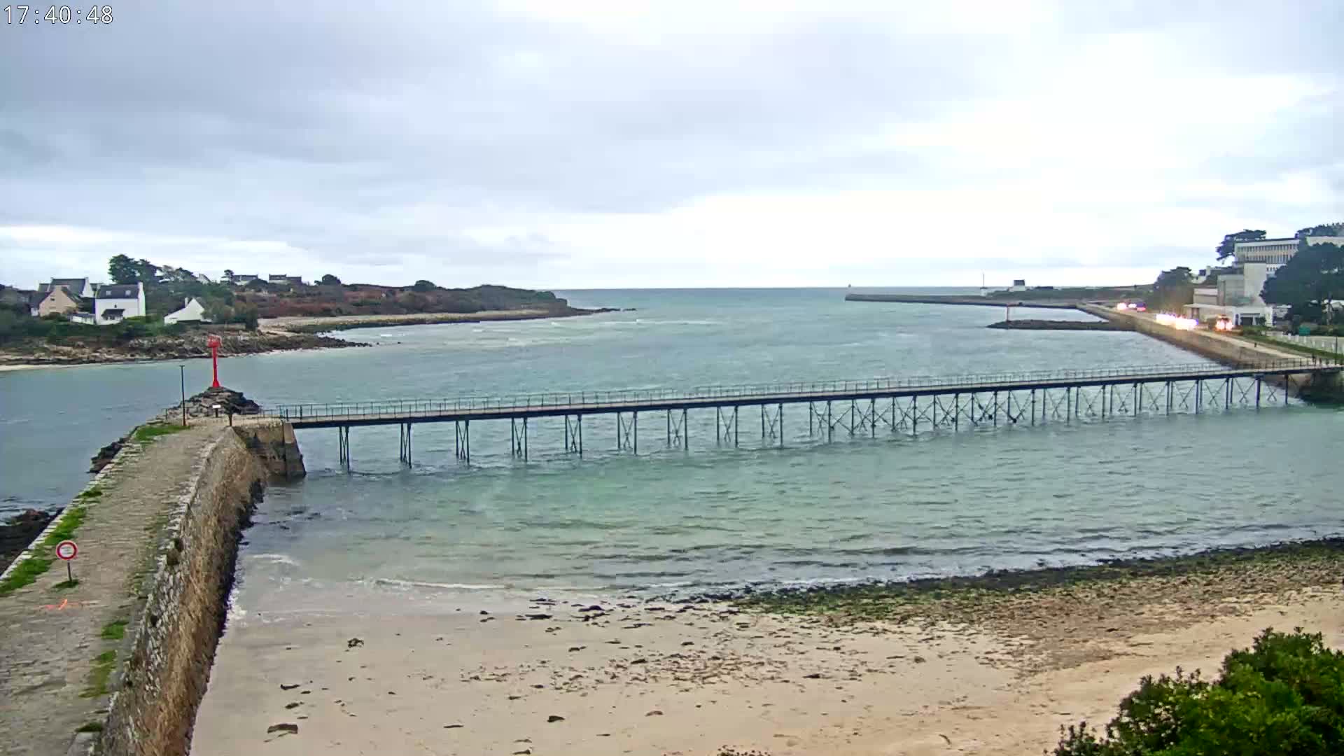 Audierne,  Passerelle des Capucins & Plage des Capucins Beach Live Cam - Quimper, Finistere, Bretagne, France