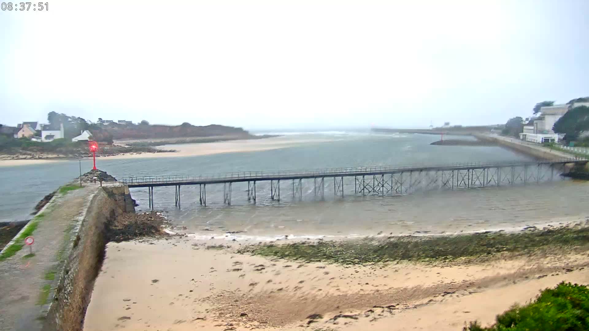 Audierne,  Passerelle des Capucins & Plage des Capucins Beach Live Cam - Quimper, Finistere, Bretagne, France