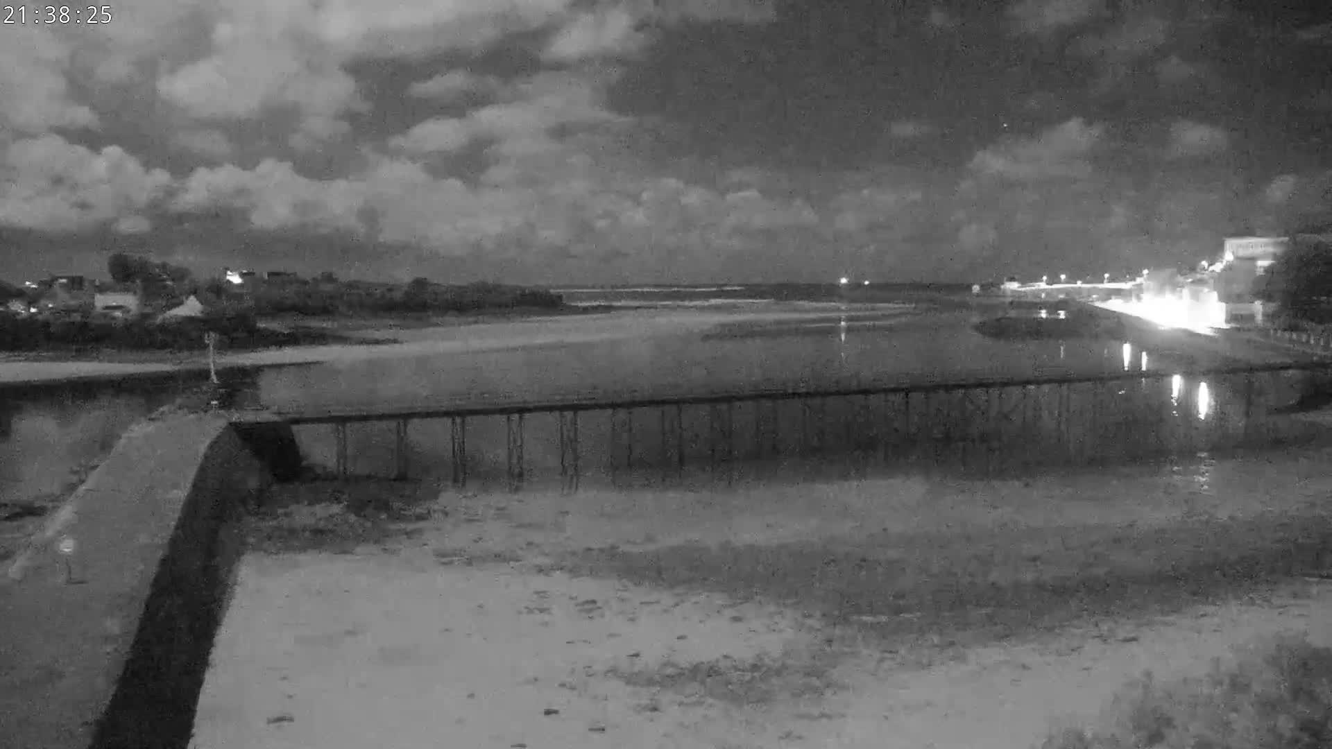 Audierne,  Passerelle des Capucins & Plage des Capucins Beach Live Cam - Quimper, Finistere, Bretagne, France