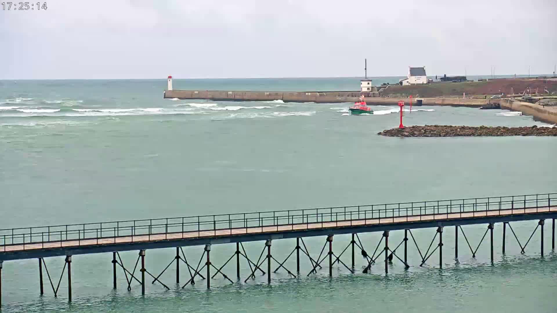 Audierne,  Passerelle des Capucins & Plage des Capucins Beach Live Cam - Quimper, Finistere, Bretagne, France