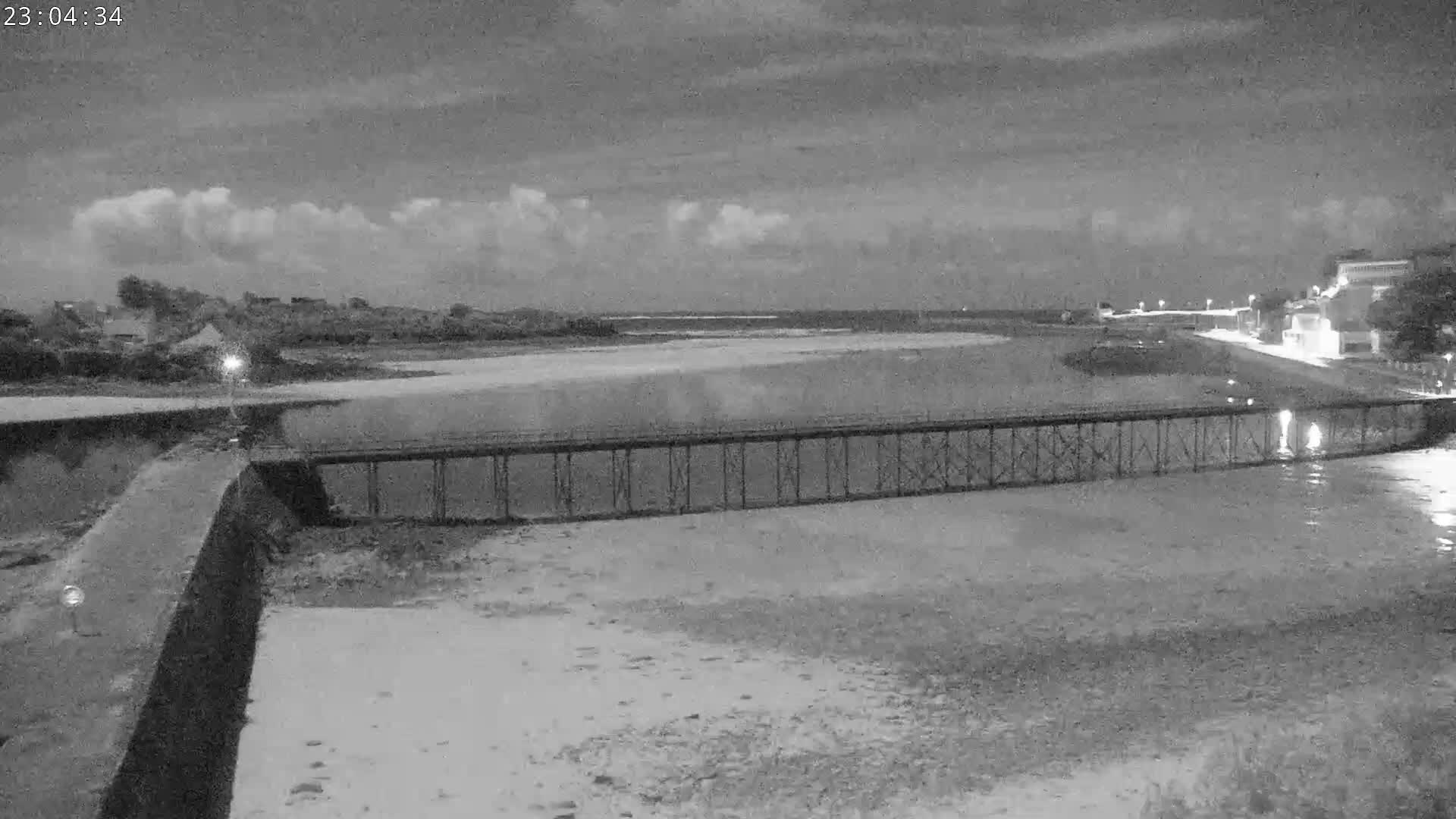 Audierne,  Passerelle des Capucins & Plage des Capucins Beach Live Cam - Quimper, Finistere, Bretagne, France