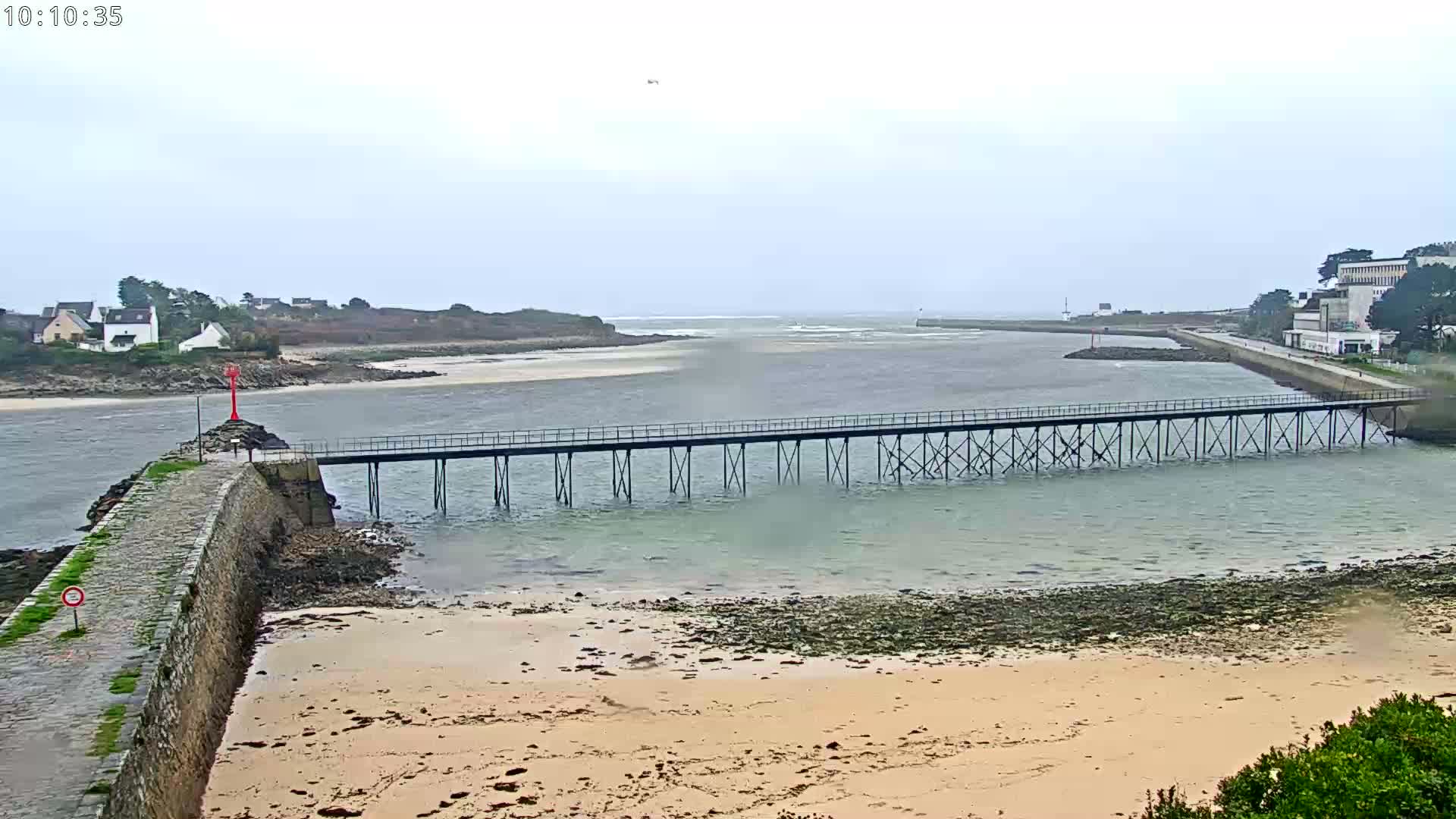 Audierne,  Passerelle des Capucins & Plage des Capucins Beach Live Cam - Quimper, Finistere, Bretagne, France