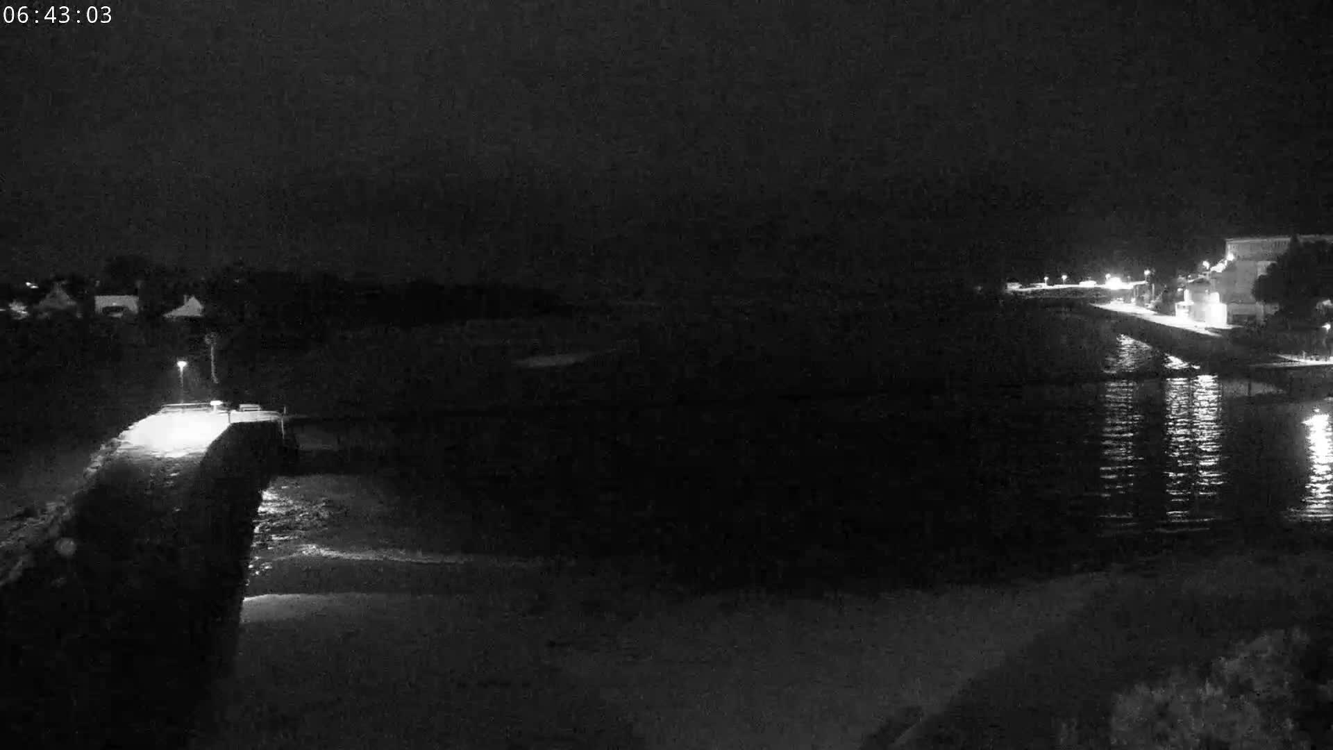 Audierne,  Passerelle des Capucins & Plage des Capucins Beach Live Cam - Quimper, Finistere, Bretagne, France